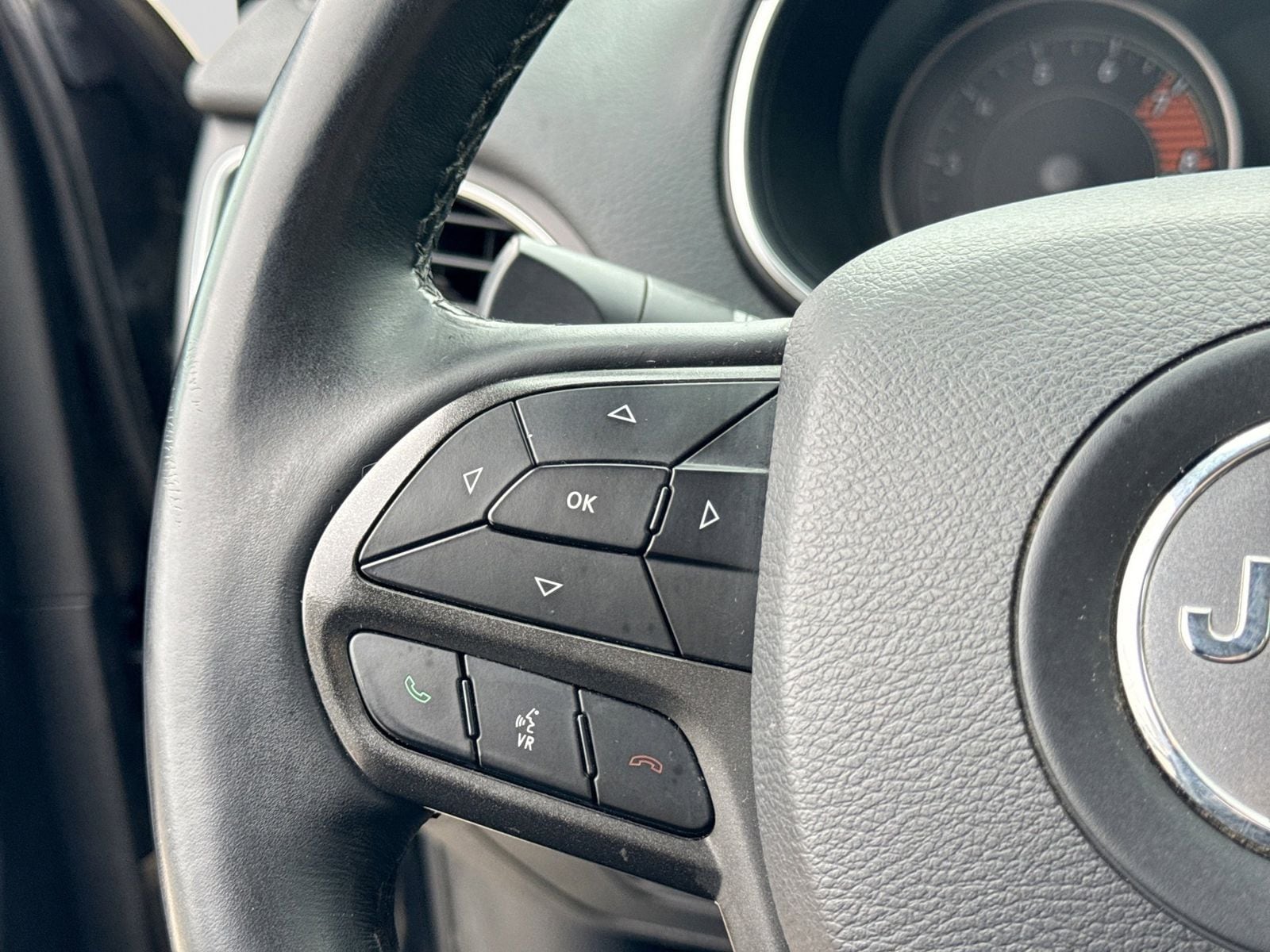 Thumbnail: 2019 Jeep Cherokee - 26