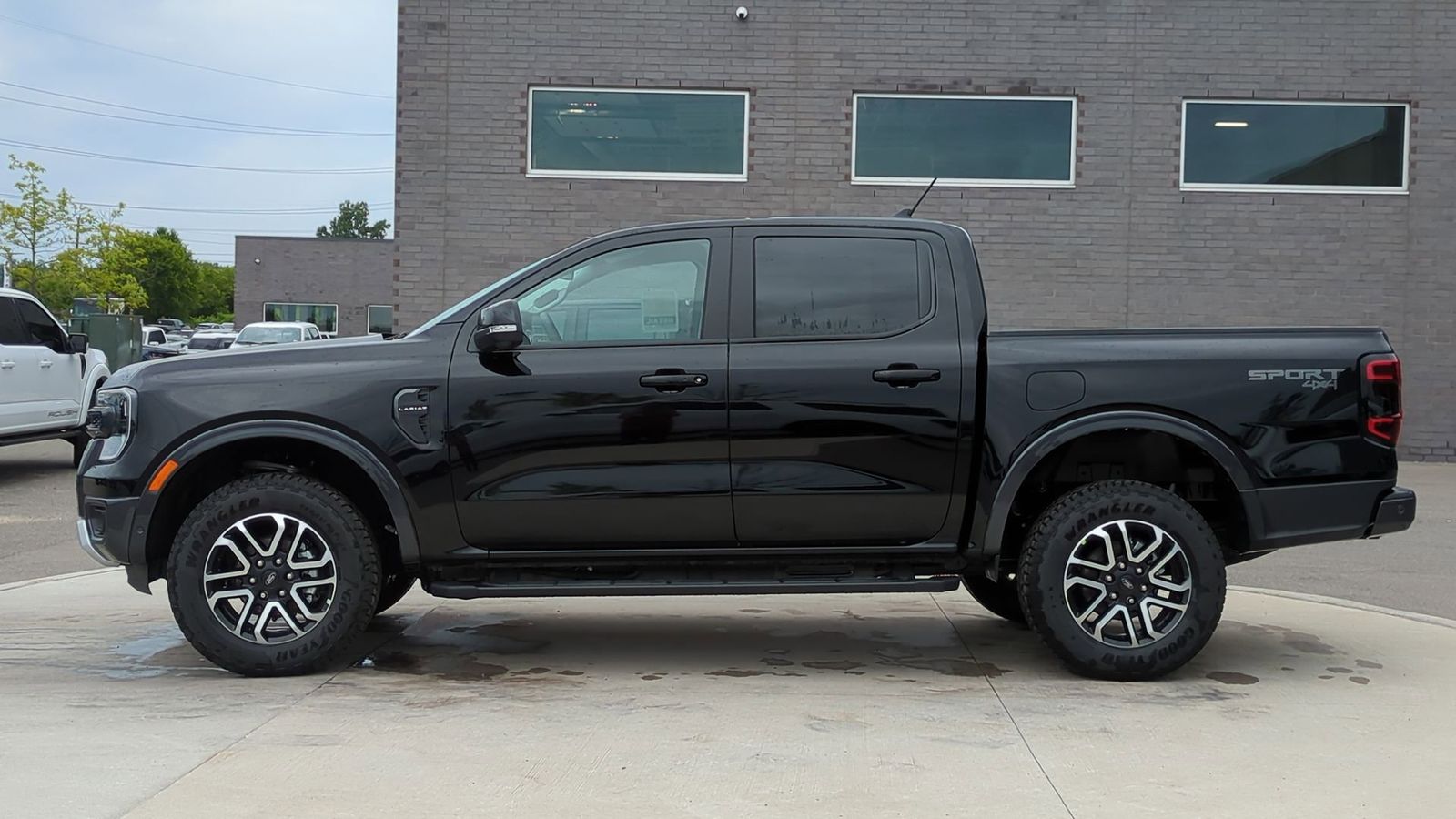 2024 Ford Ranger Lariat photo 2