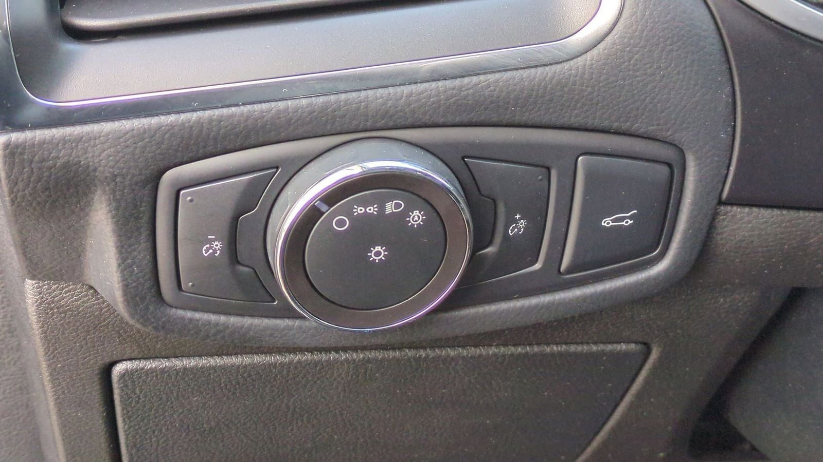 Thumbnail: 2018 Ford Edge - 17