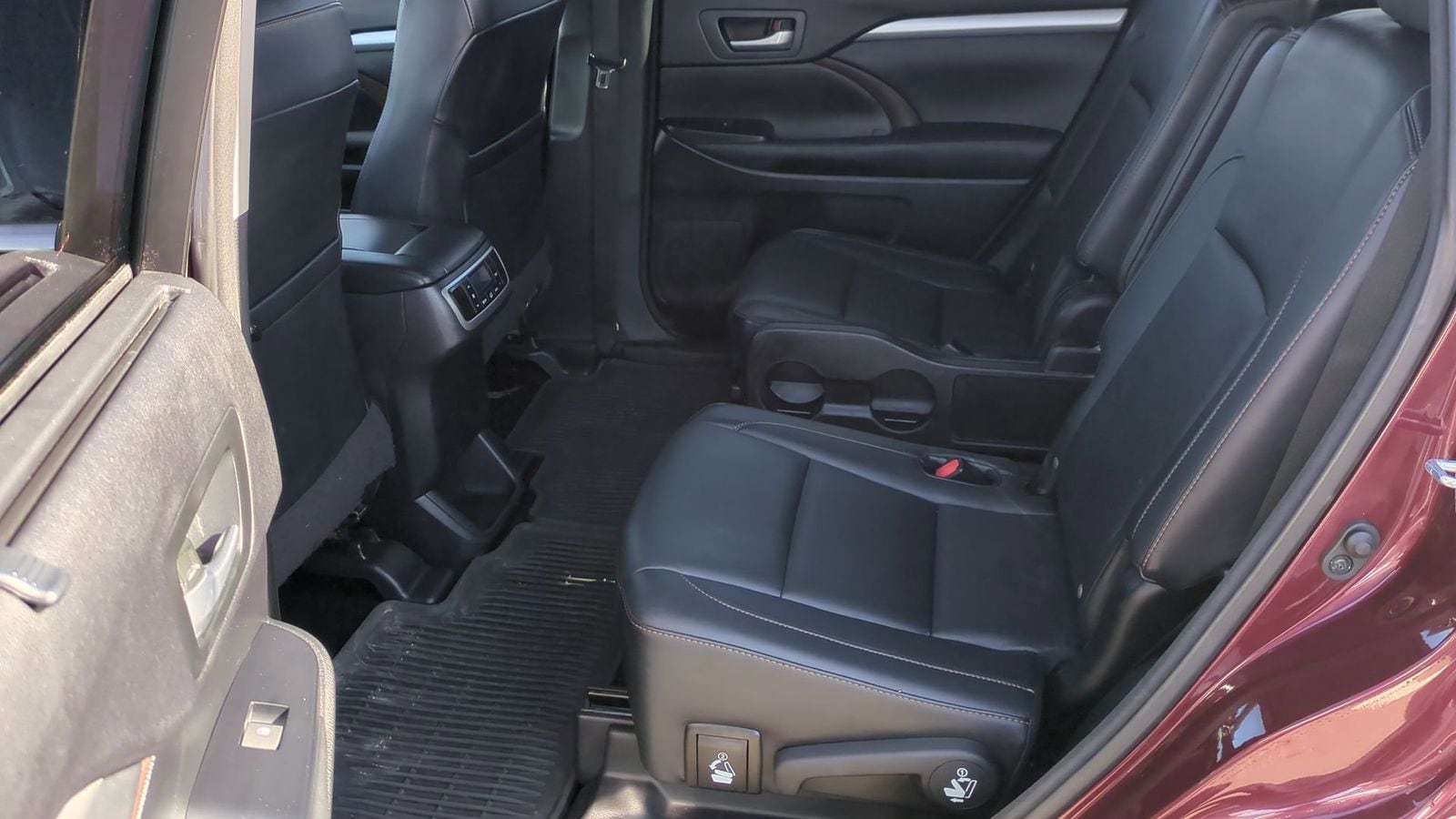 Thumbnail: 2015 Toyota Highlander - 18