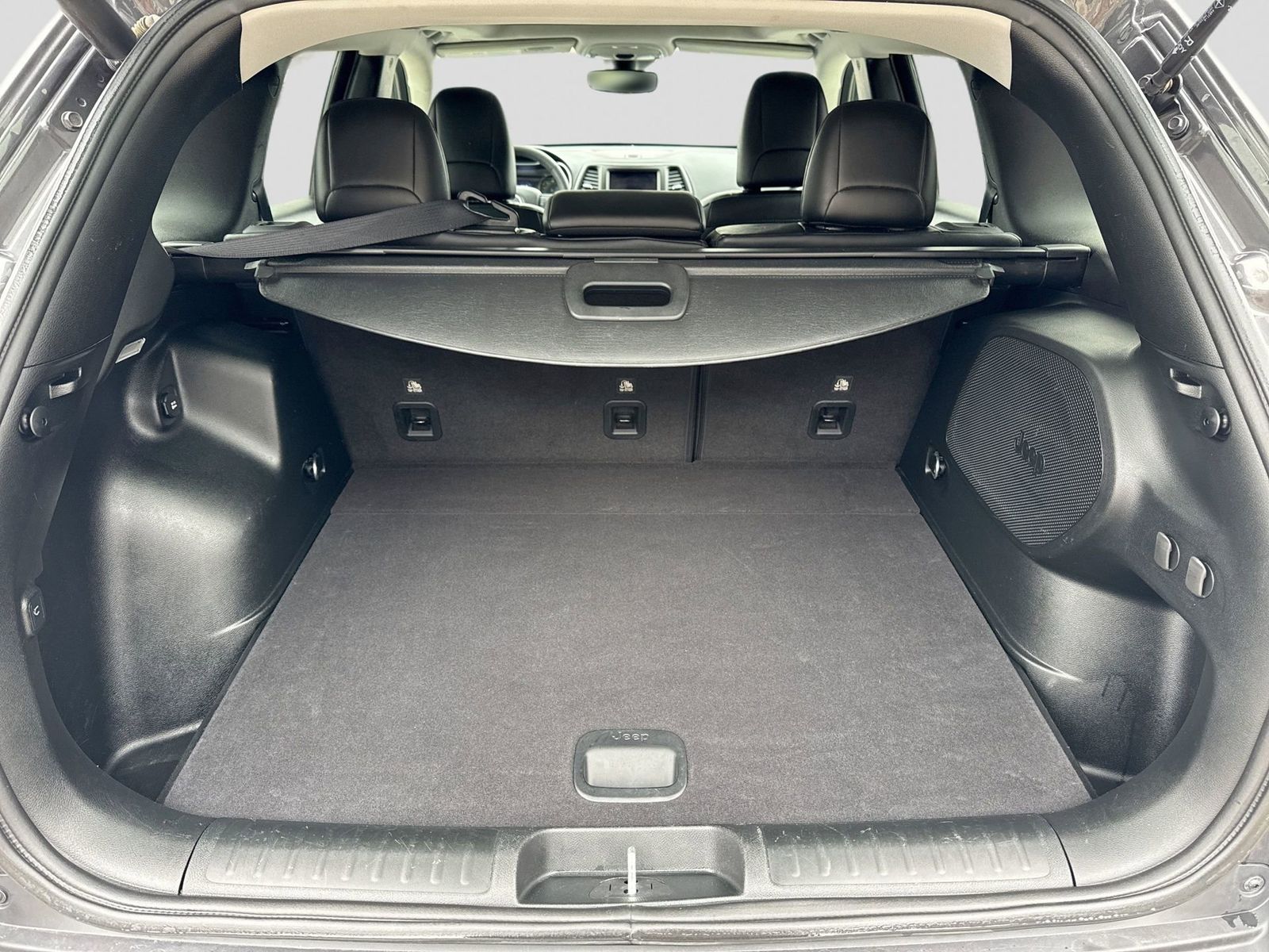 Thumbnail: 2022 Jeep Cherokee - 36