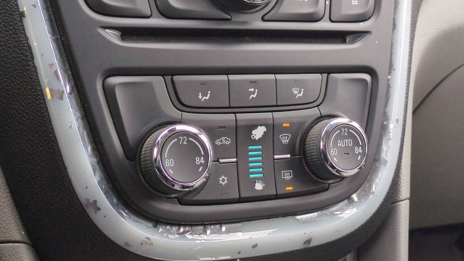 Thumbnail: 2016 Buick Encore - 32