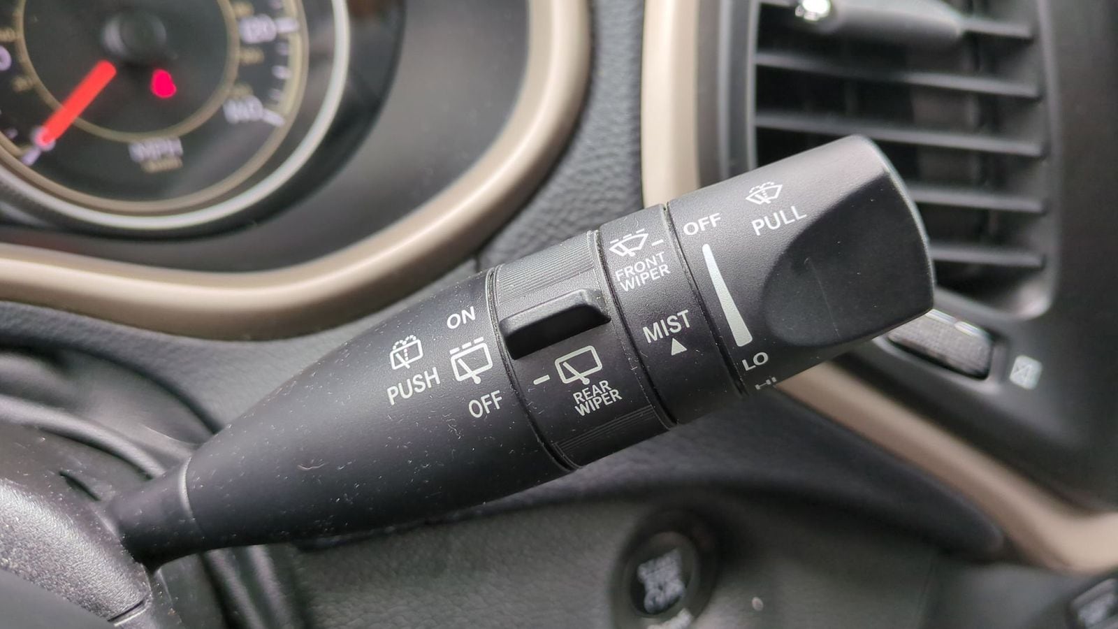 Thumbnail: 2015 Jeep Cherokee - 26