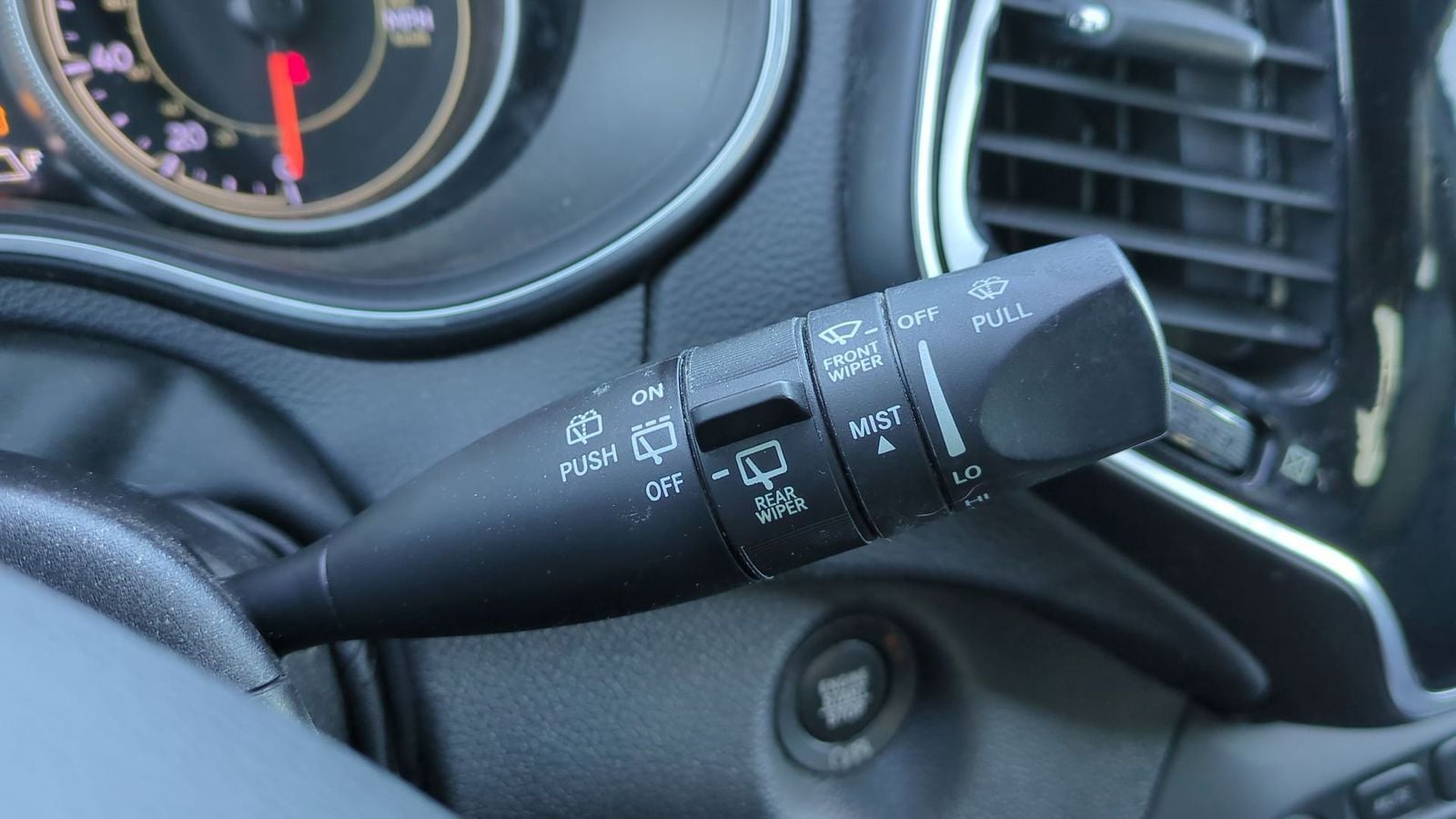 Thumbnail: 2020 Jeep Cherokee - 28