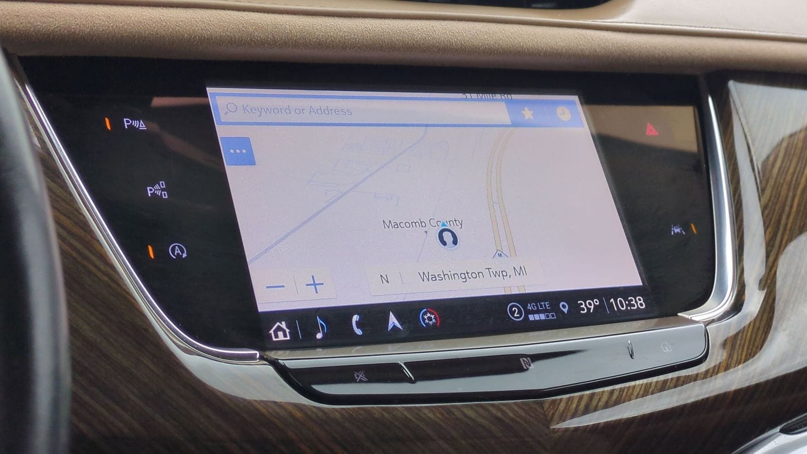 Thumbnail: 2021 Cadillac XT6 - 33