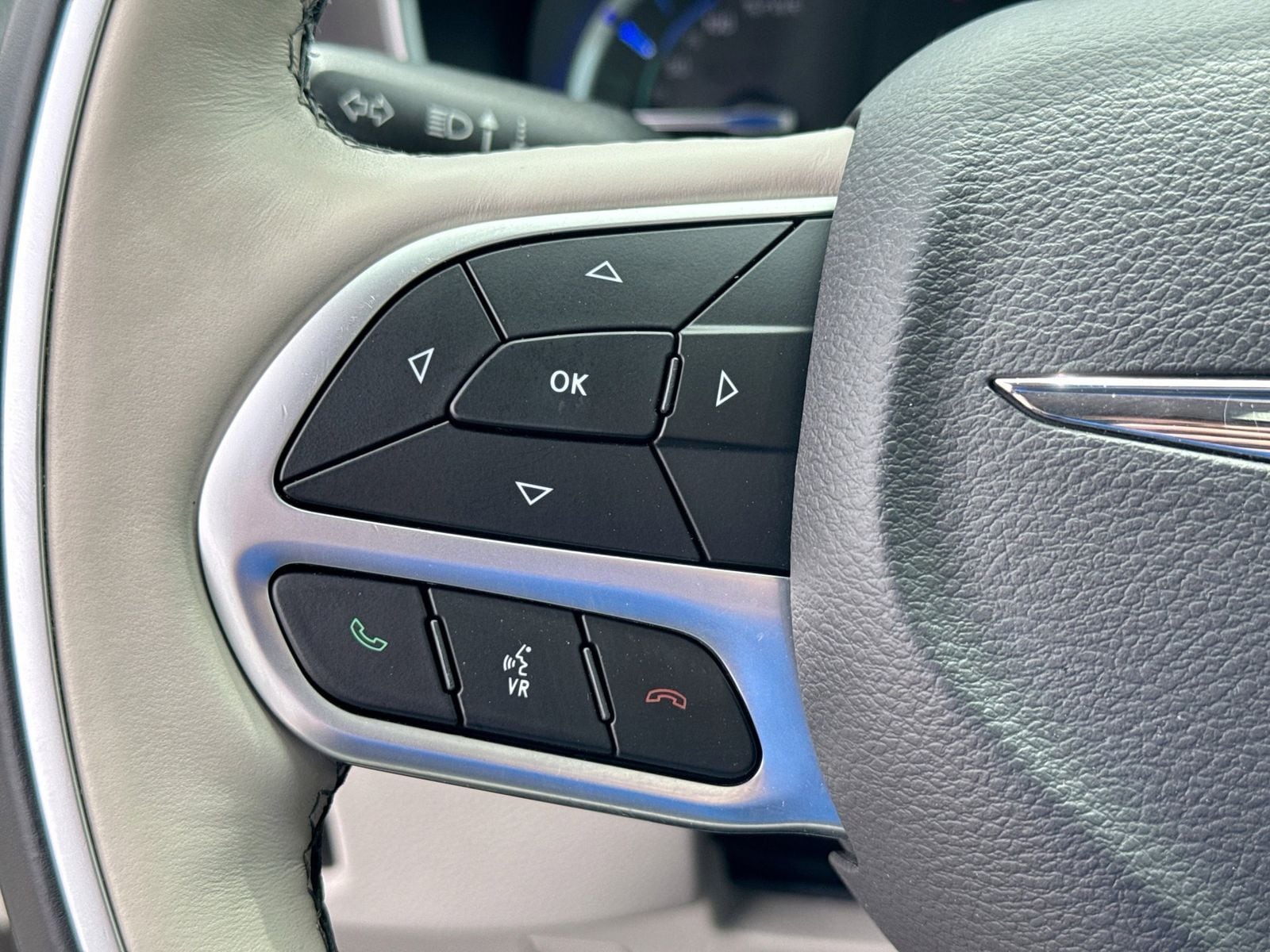 Thumbnail: 2018 Chrysler Pacifica - 32