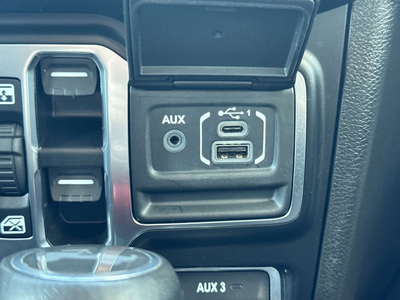 Thumbnail: 2021 Jeep Wrangler - 34