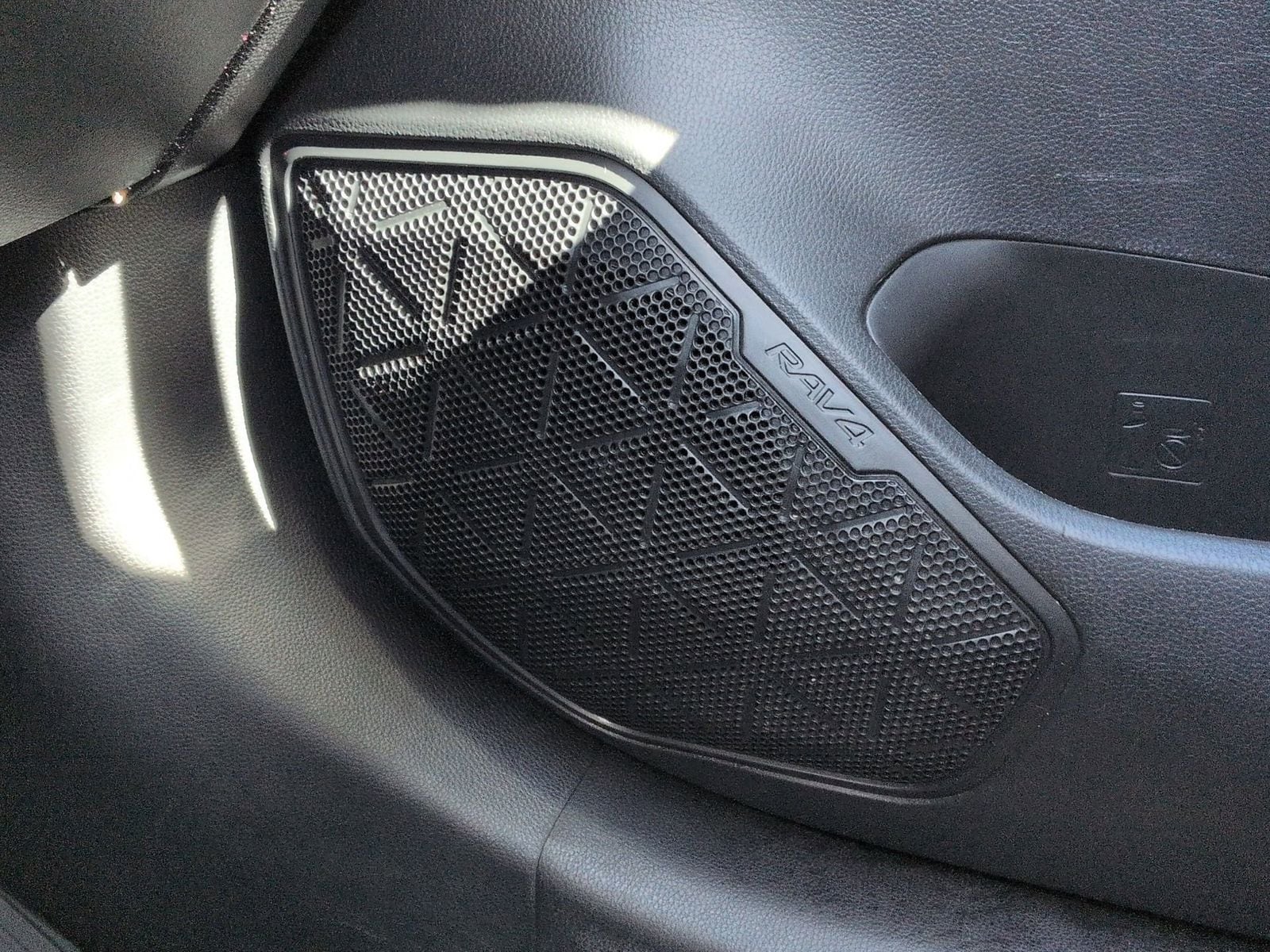 Thumbnail: 2019 Toyota RAV4 - 32