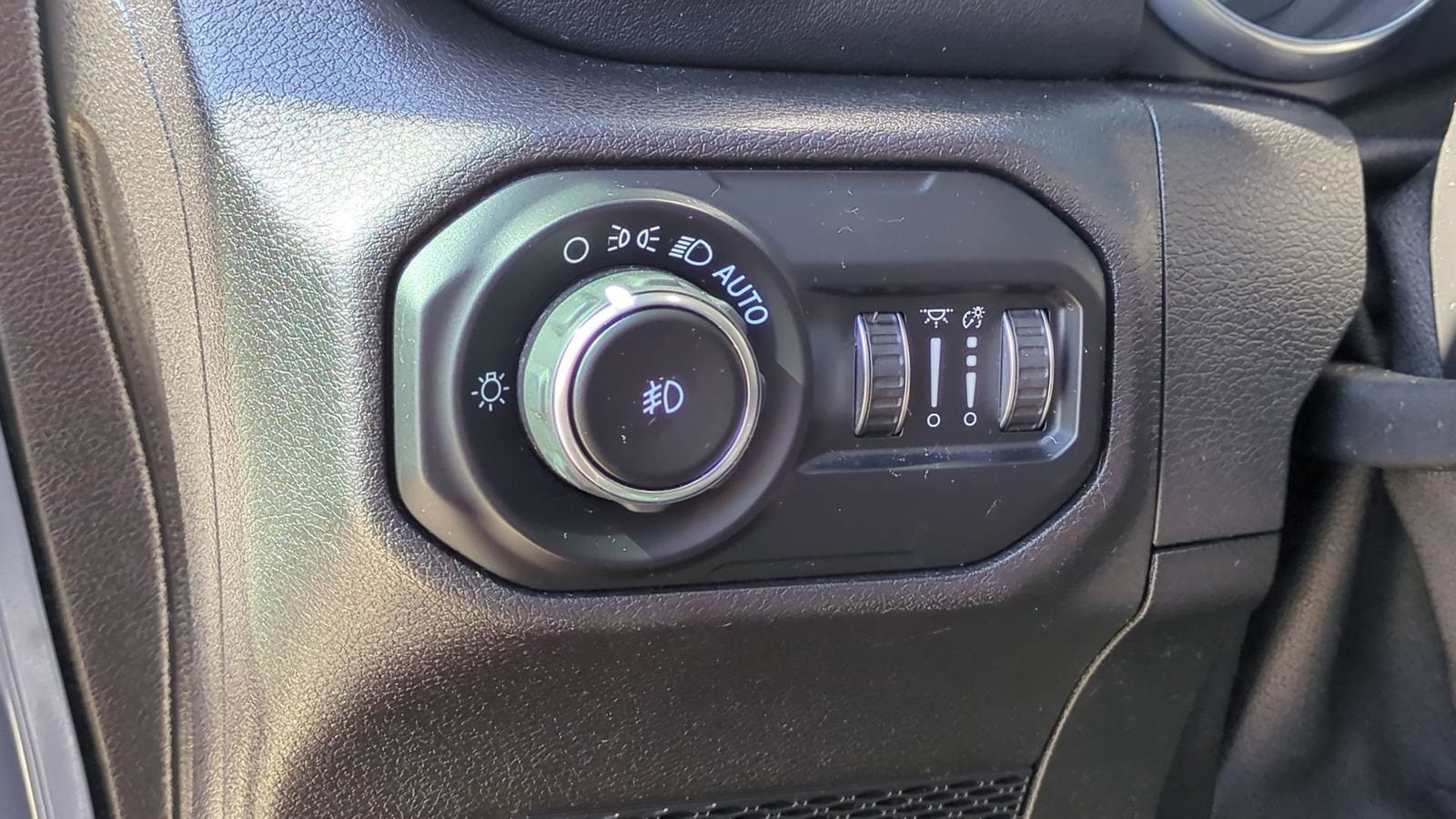 Thumbnail: 2018 Jeep Wrangler - 14