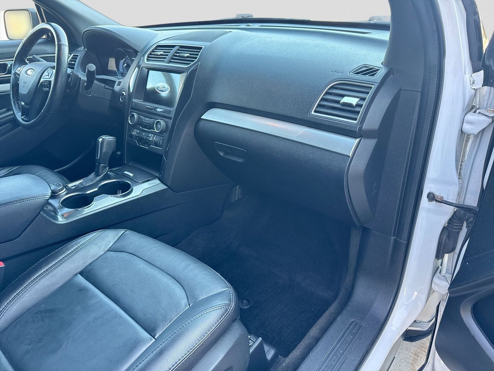 Thumbnail: 2017 Ford Explorer - 8