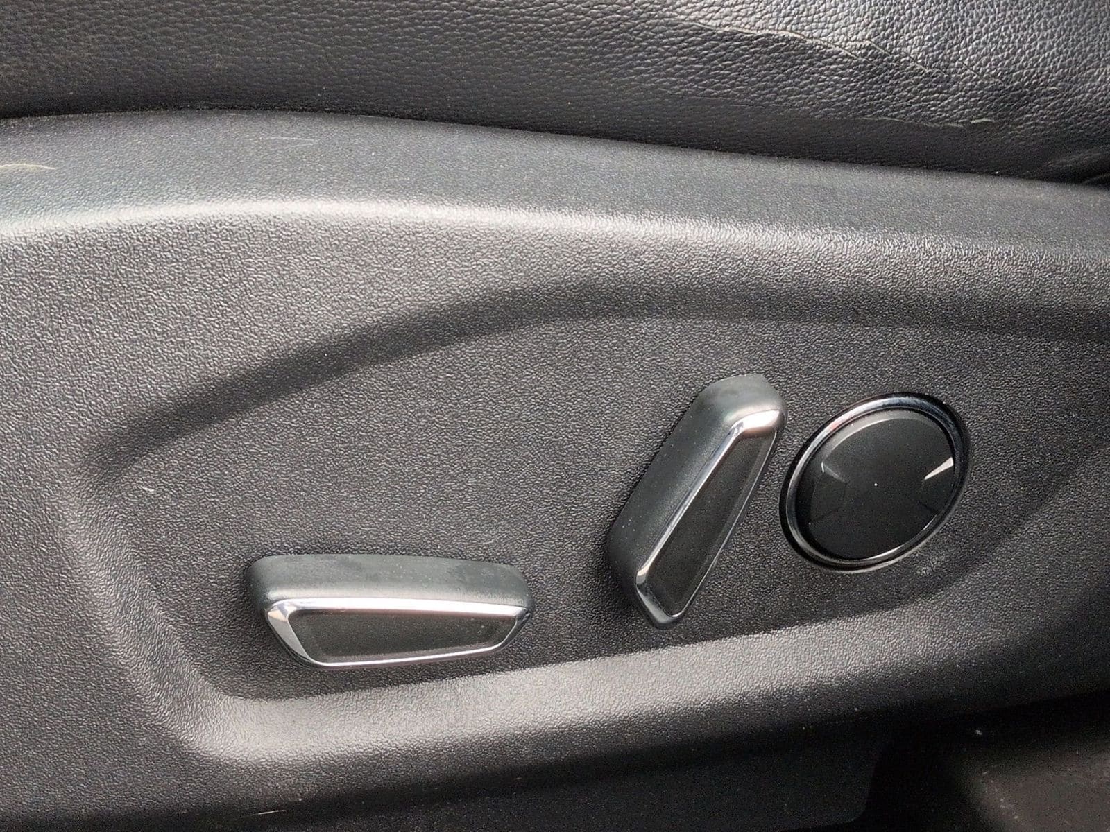 Thumbnail: 2016 Ford Explorer - 20