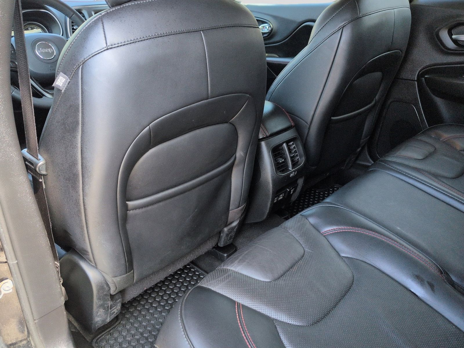 Thumbnail: 2021 Jeep Cherokee - 23