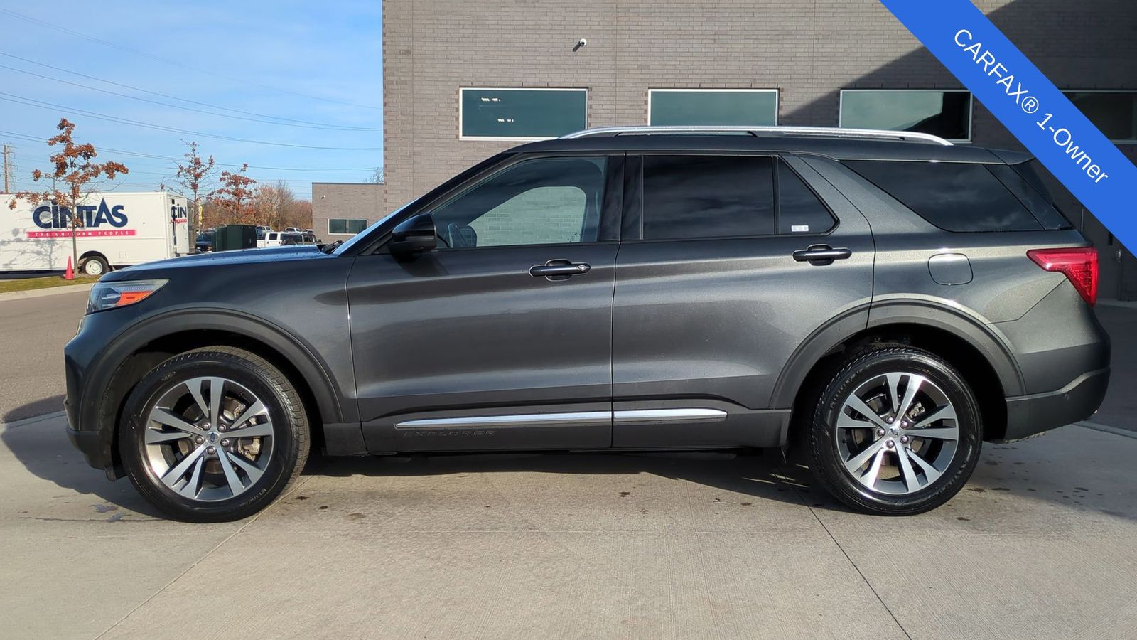 2020 Ford Explorer Platinum photo 2