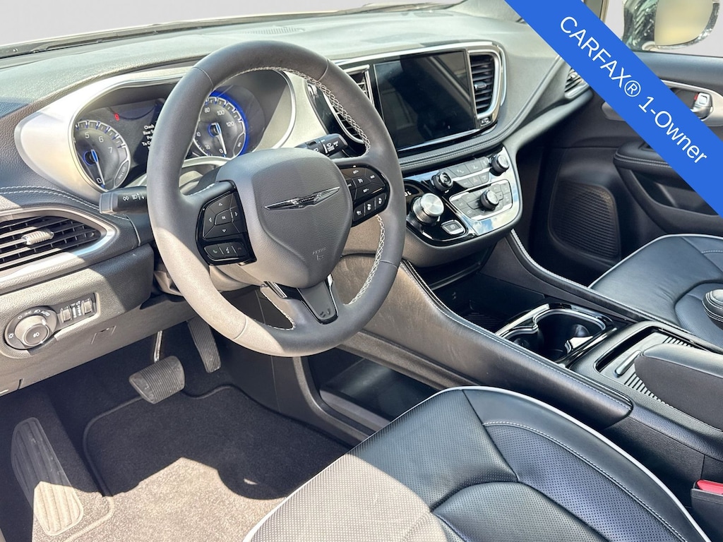 Certified 2026 Chrysler Pacifica Limited Minivan/Van