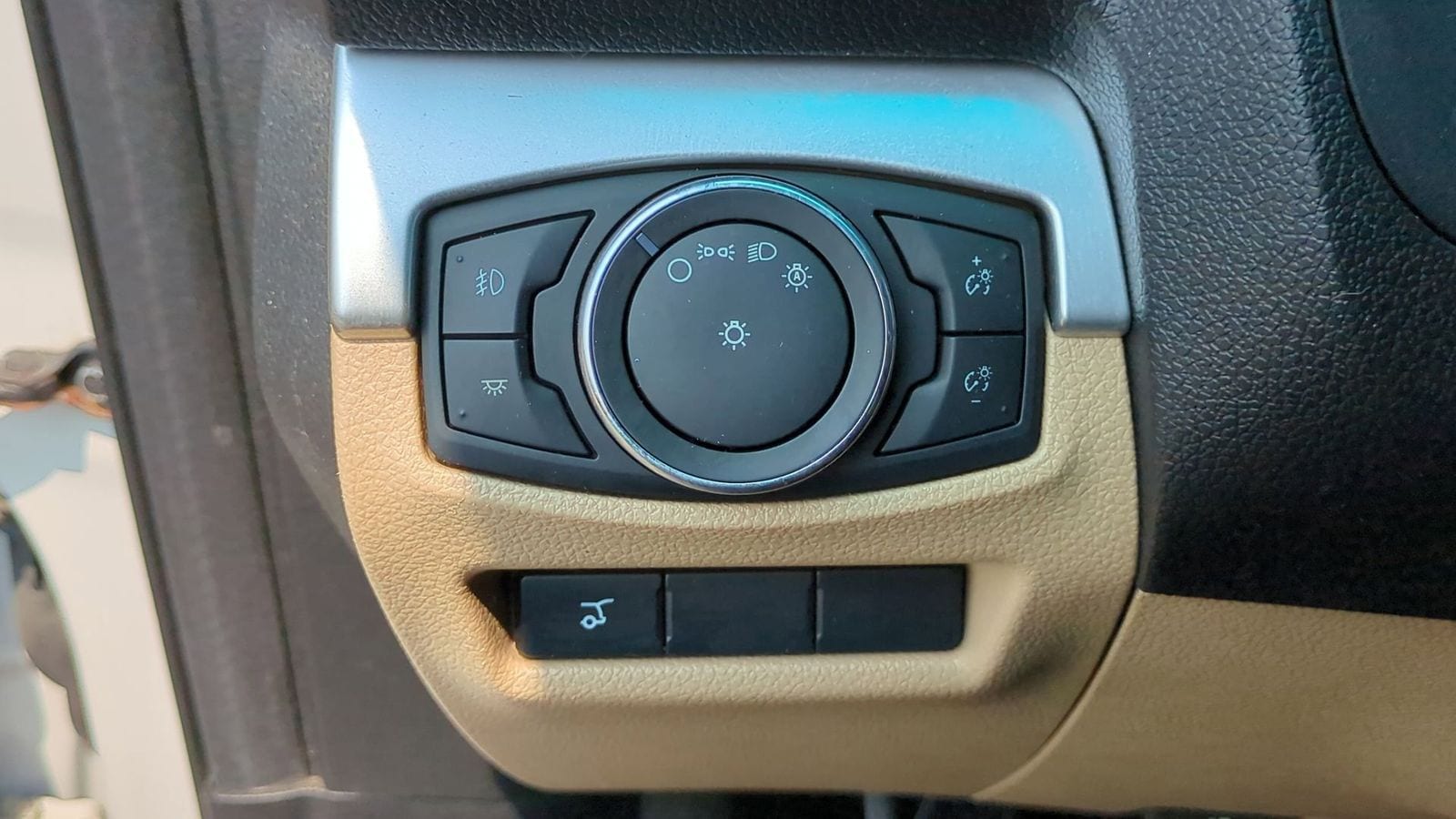 Thumbnail: 2016 Ford Explorer - 18