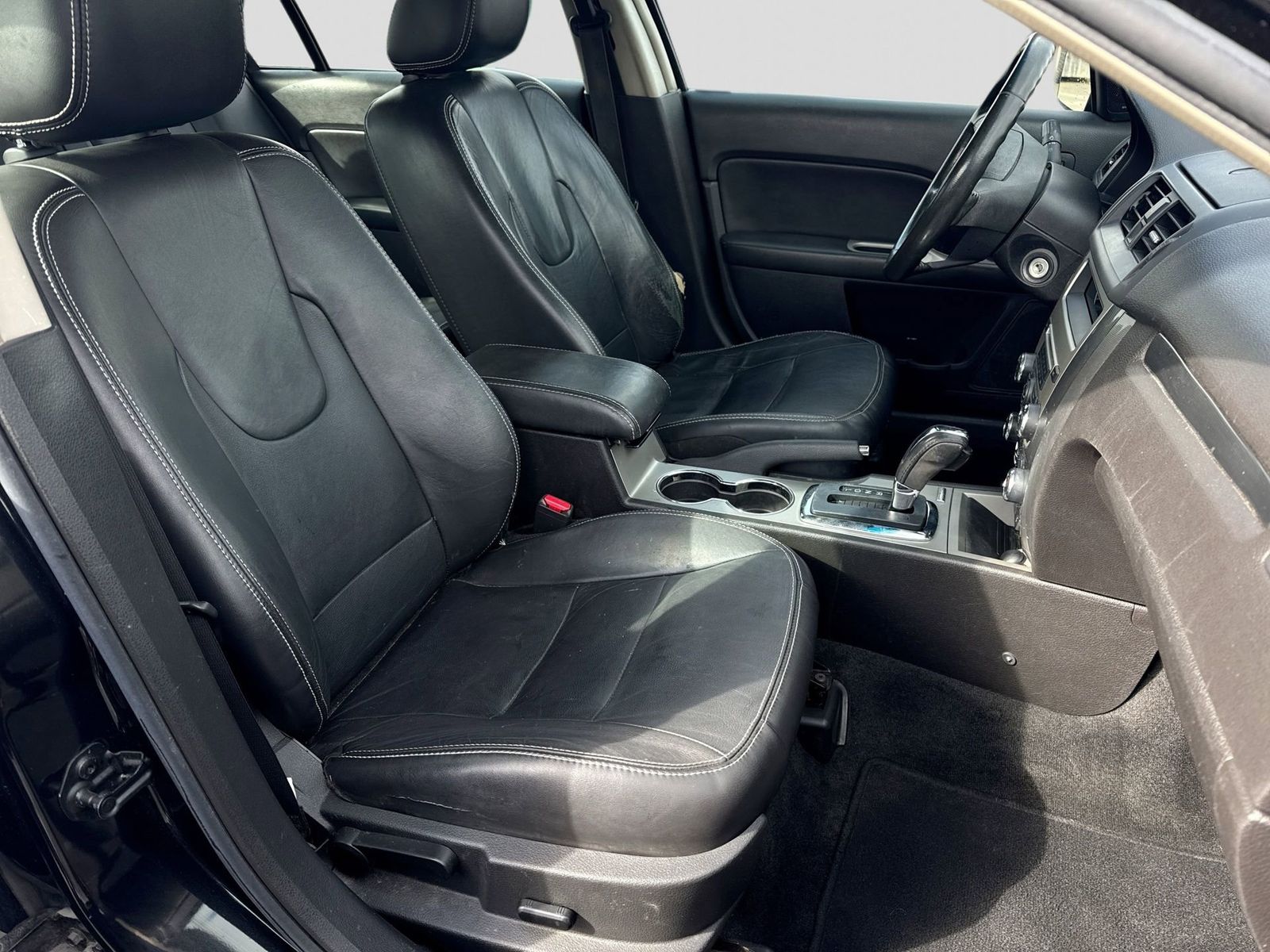 Thumbnail: 2010 Ford Fusion - 13