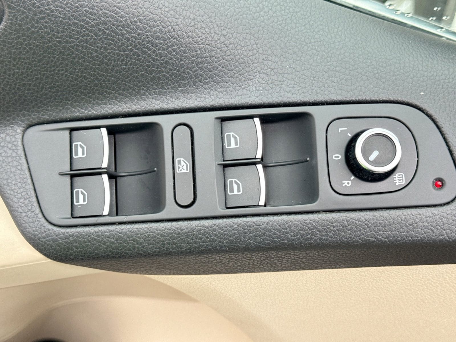 Thumbnail: 2013 Volkswagen Tiguan - 20
