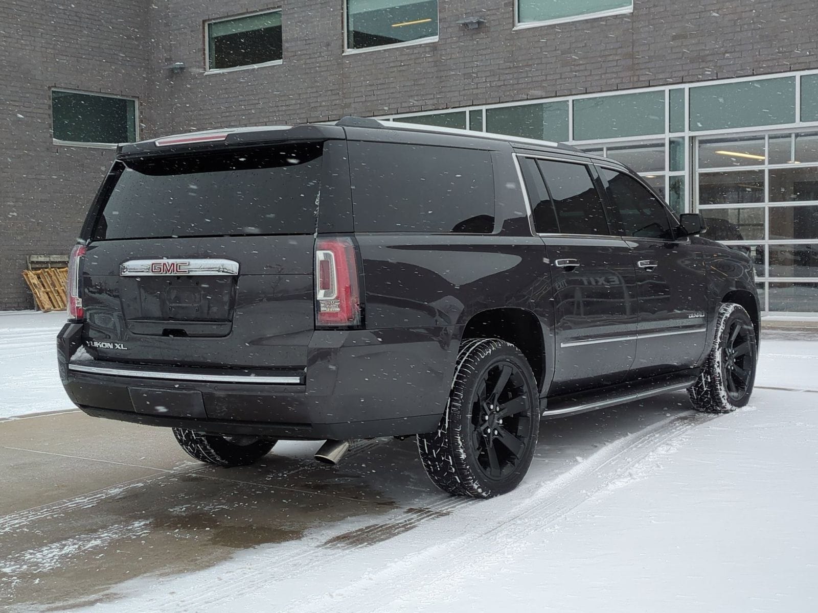 Thumbnail: 2017 GMC Yukon XL - 8