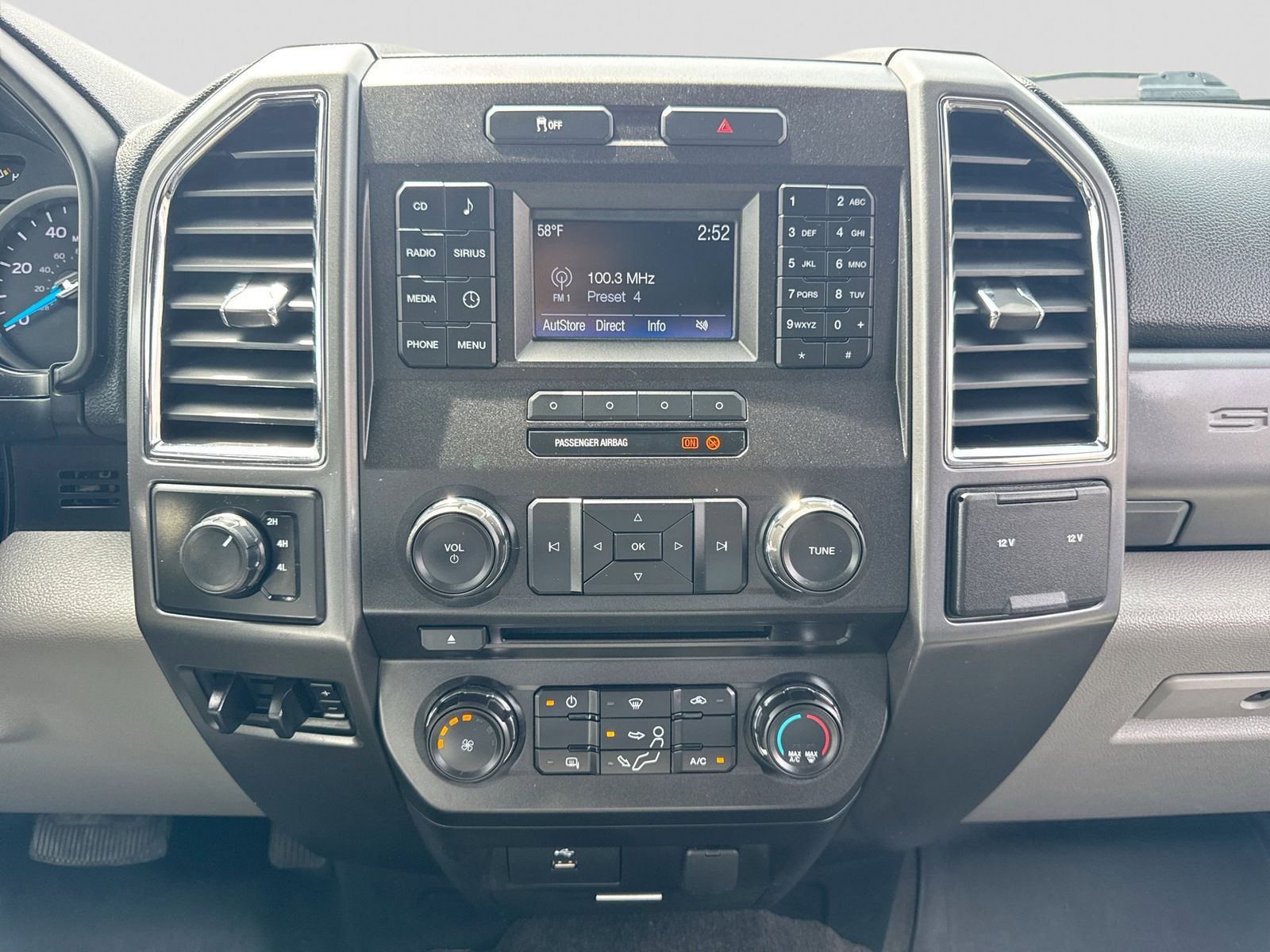 Thumbnail: 2017 Ford F-250 - 30