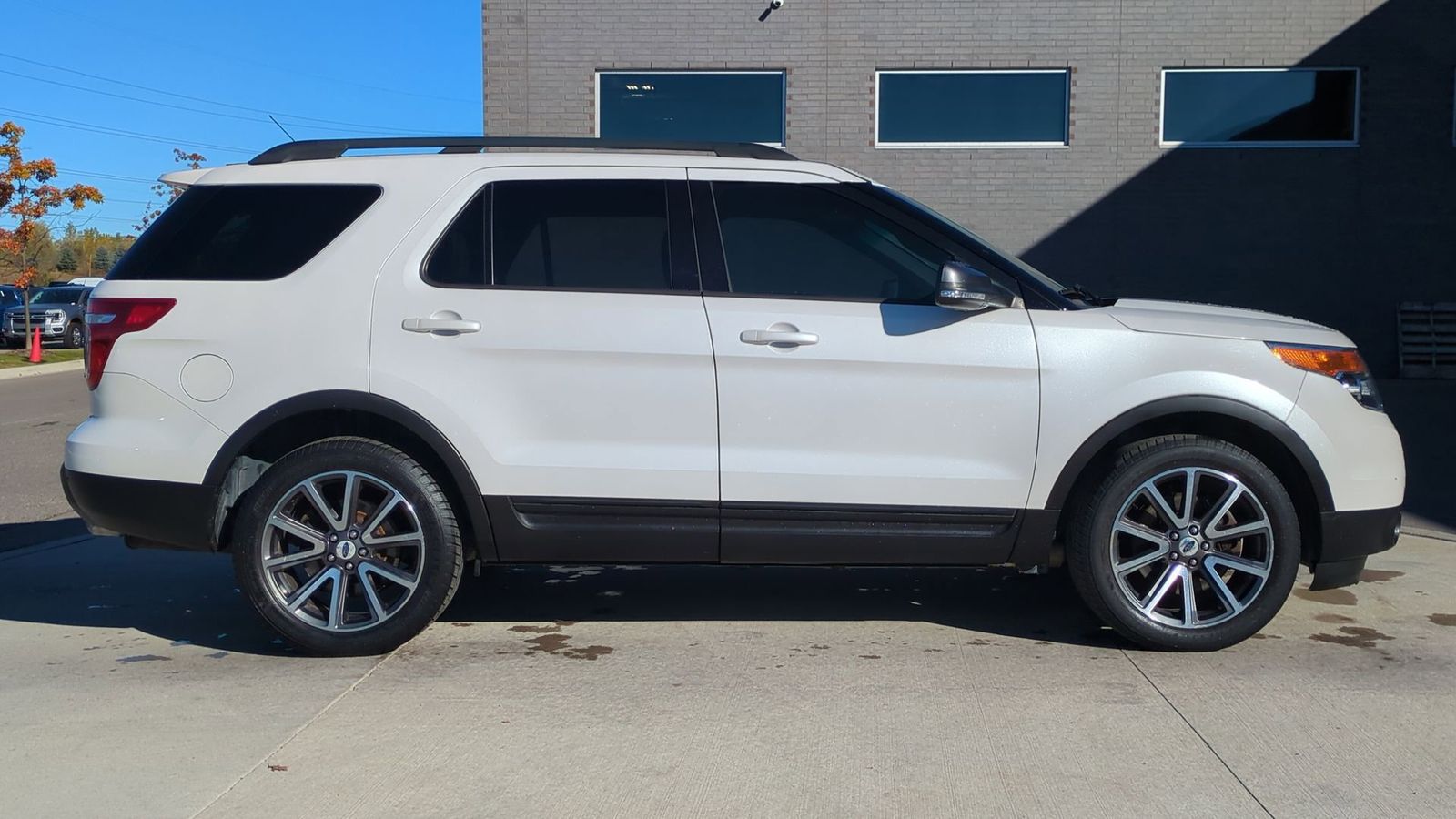 Thumbnail: 2015 Ford Explorer - 8