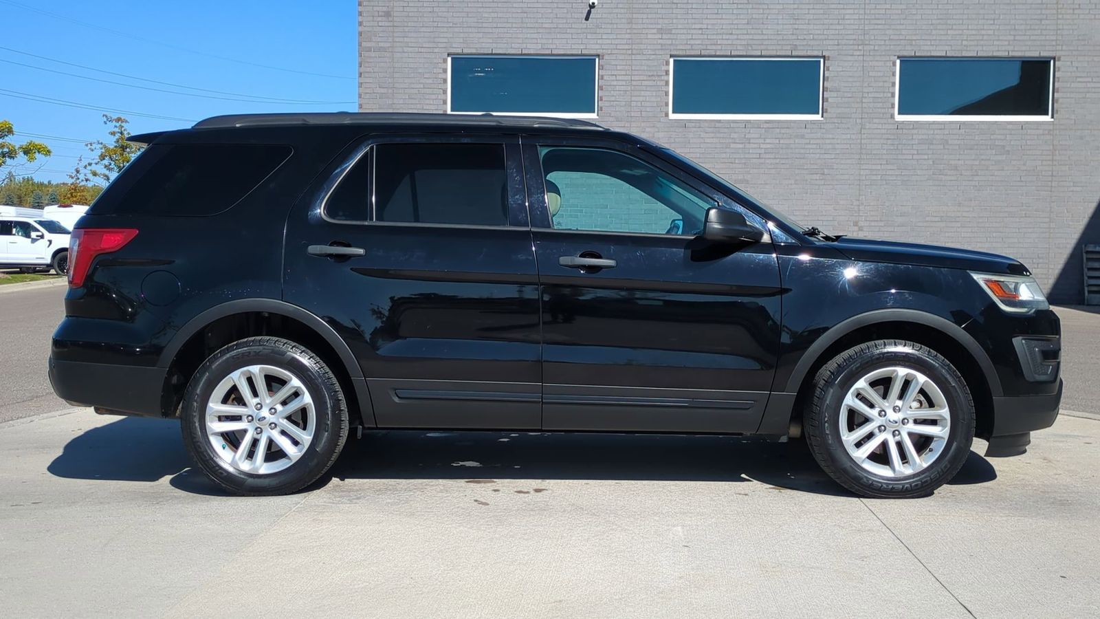 Thumbnail: 2017 Ford Explorer - 9