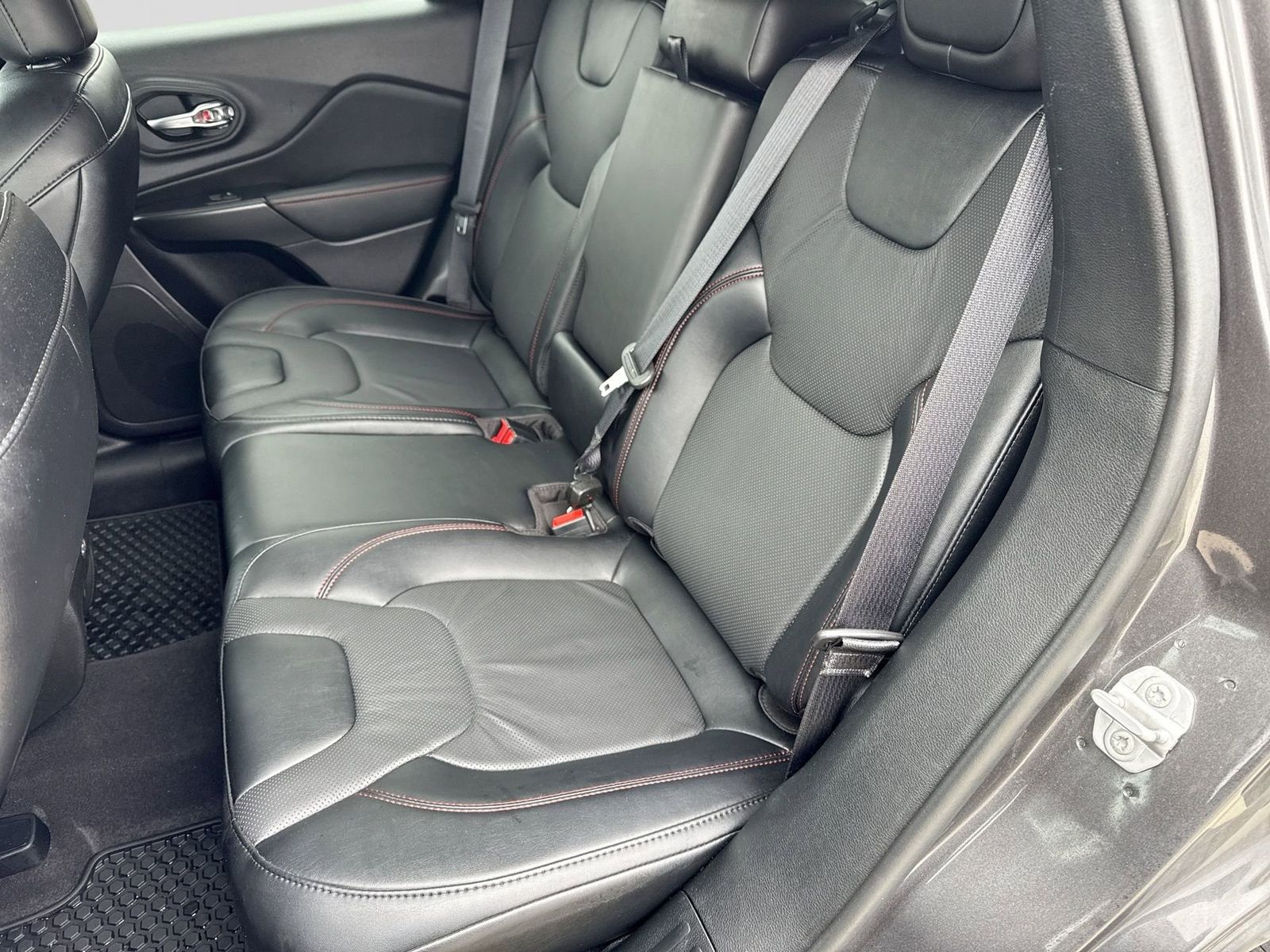 Thumbnail: 2022 Jeep Cherokee - 21