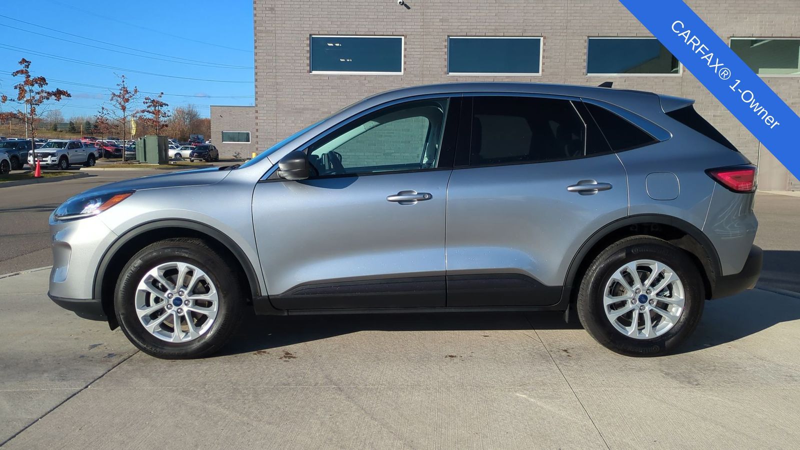 2022 Ford Escape SE photo 2