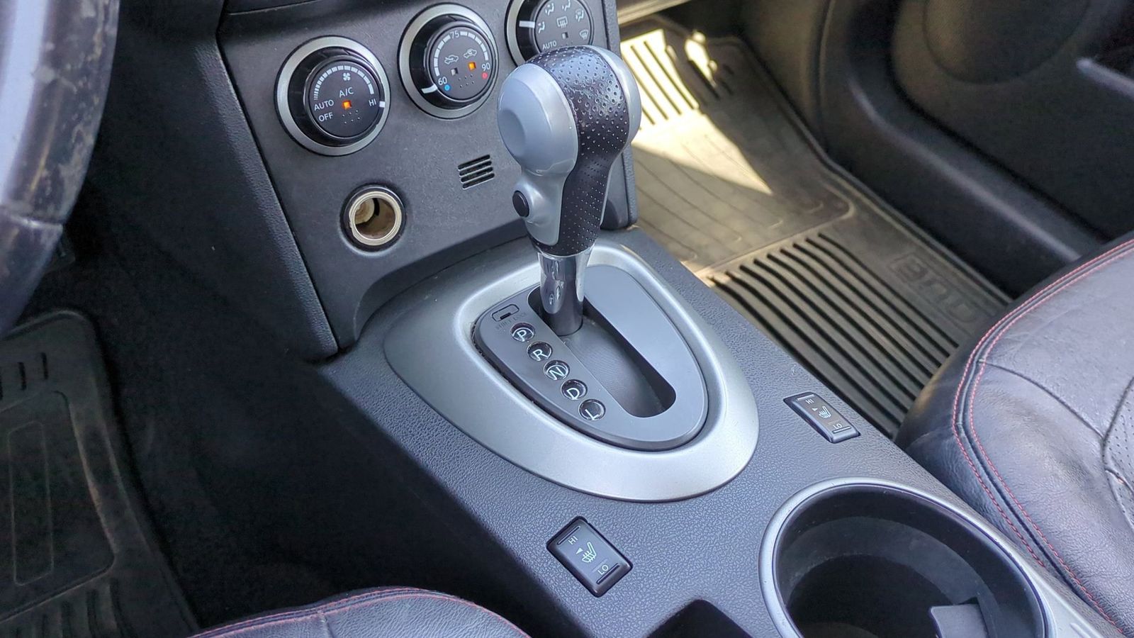 Thumbnail: 2011 Nissan Rogue - 33