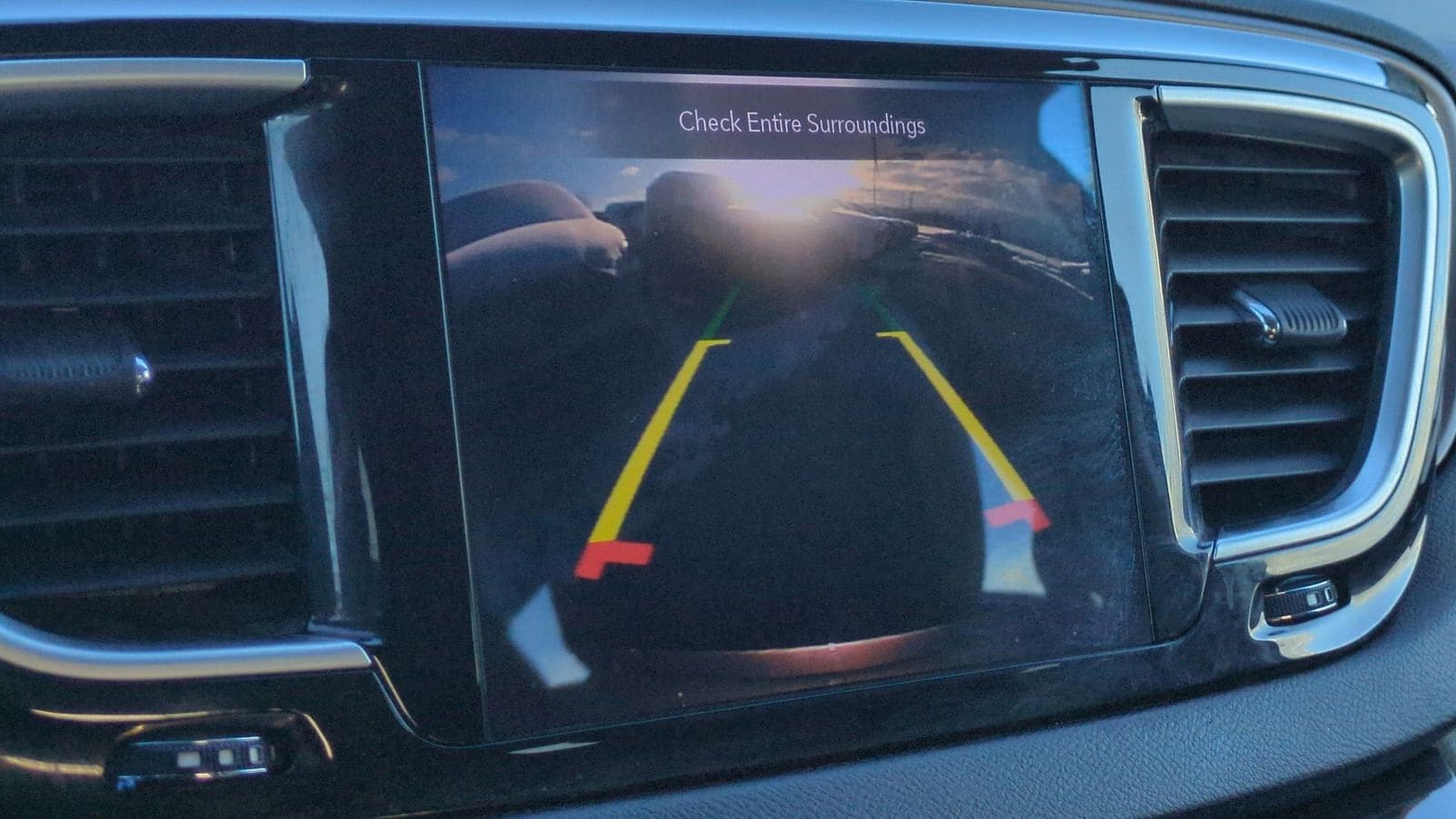 Thumbnail: 2018 Chrysler Pacifica - 32