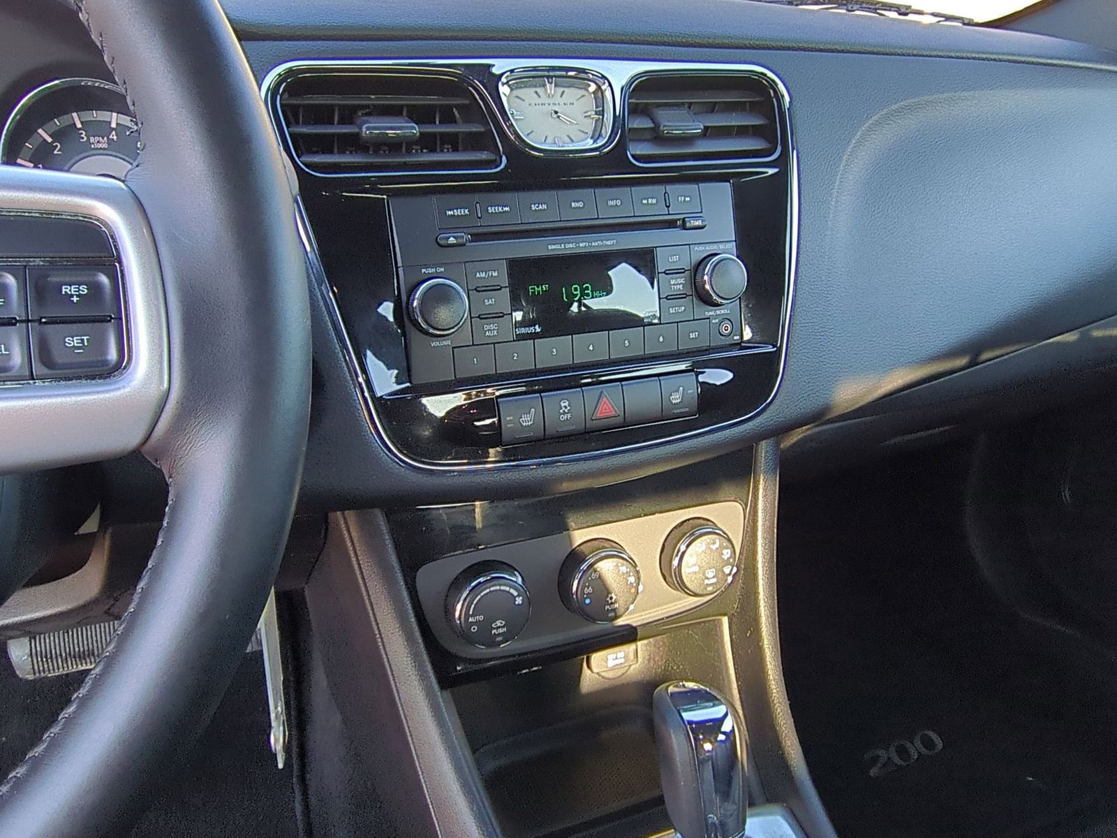 Thumbnail: 2013 Chrysler 200 - 29