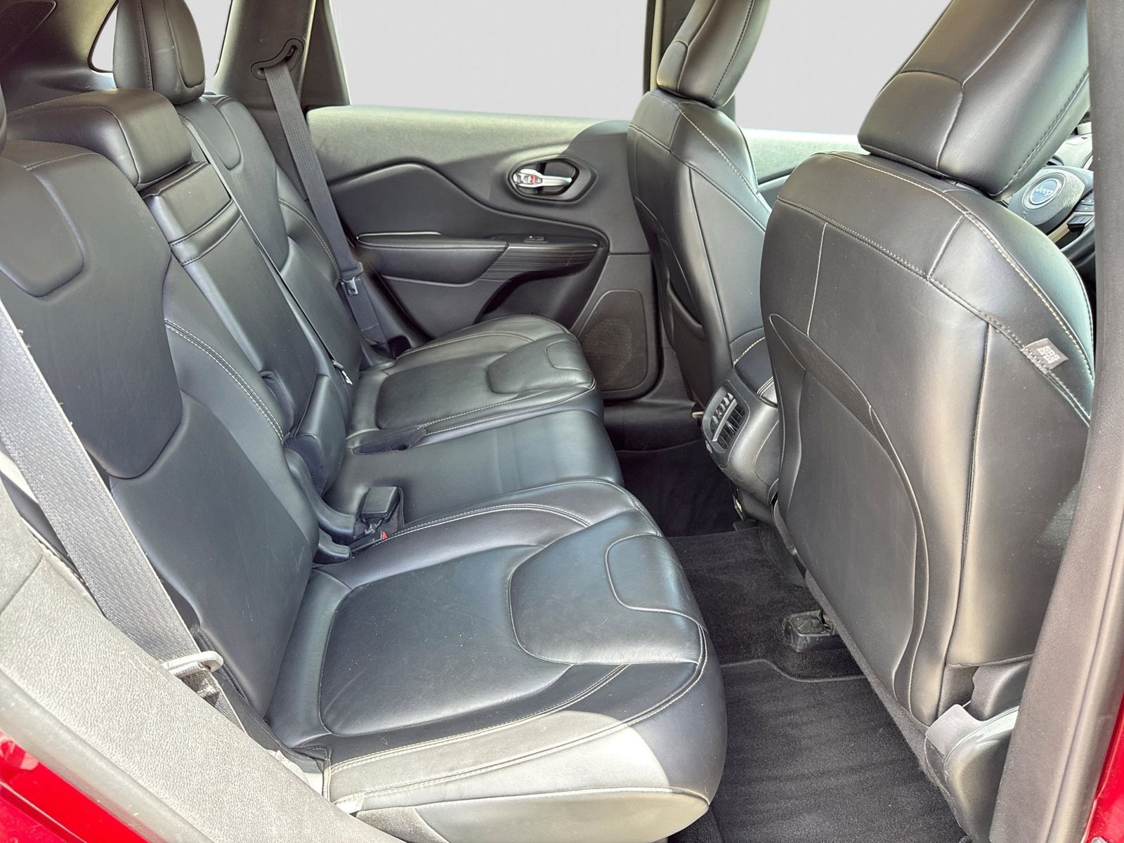 Thumbnail: 2016 Jeep Cherokee - 22