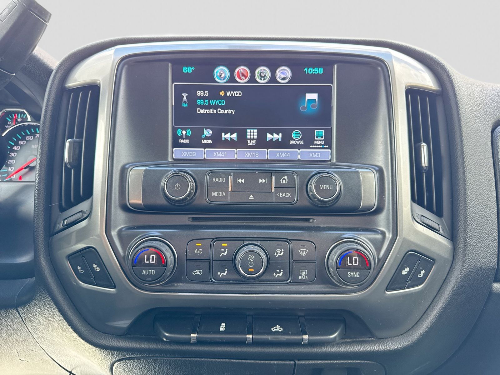 Thumbnail: 2018 Chevrolet Silverado 1500 - 29