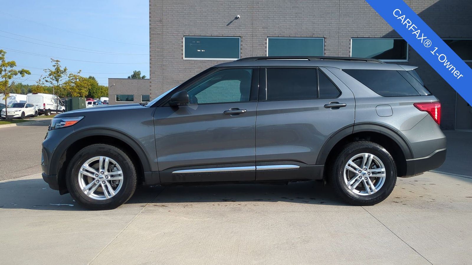 2023 Ford Explorer XLT photo 2