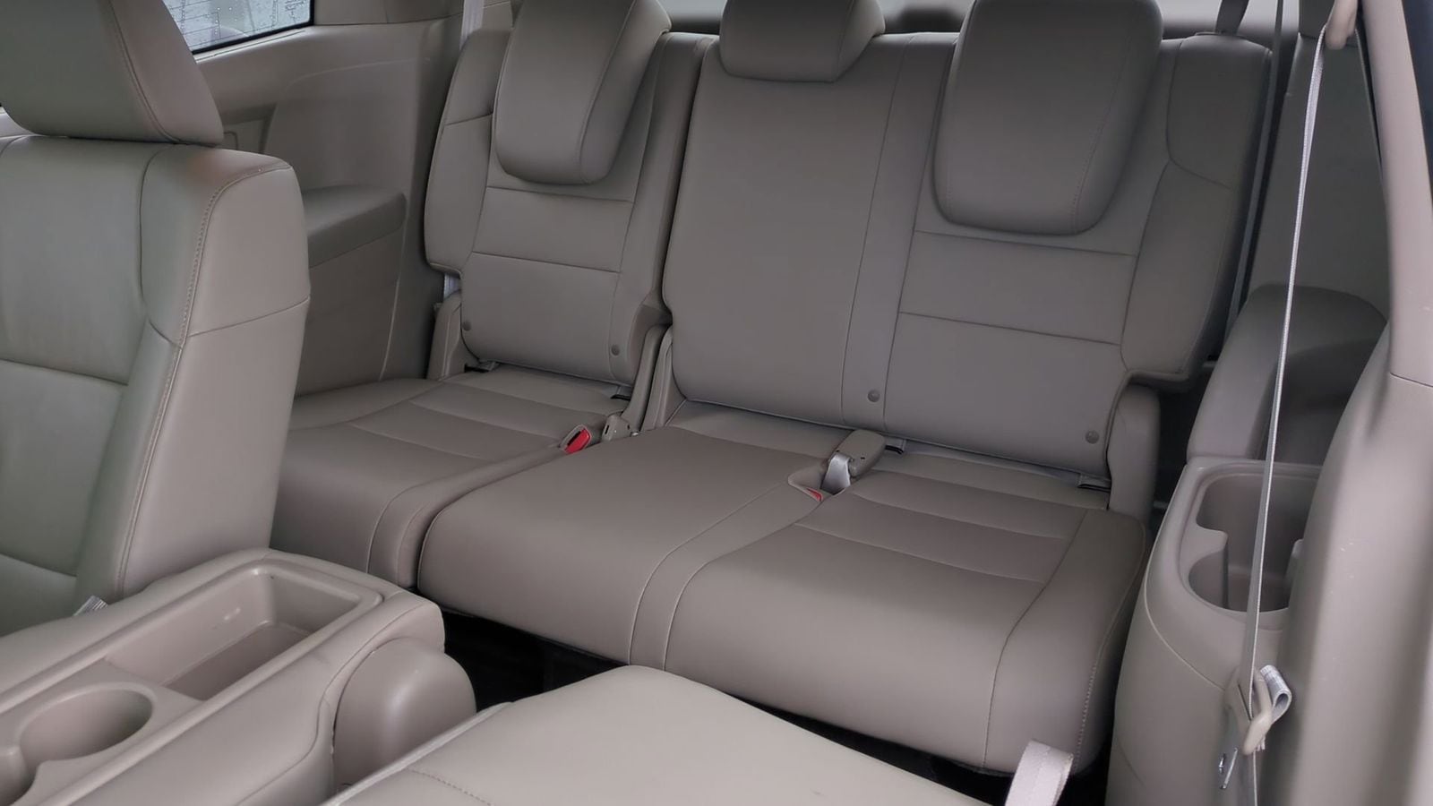 Thumbnail: 2012 Honda Odyssey - 18