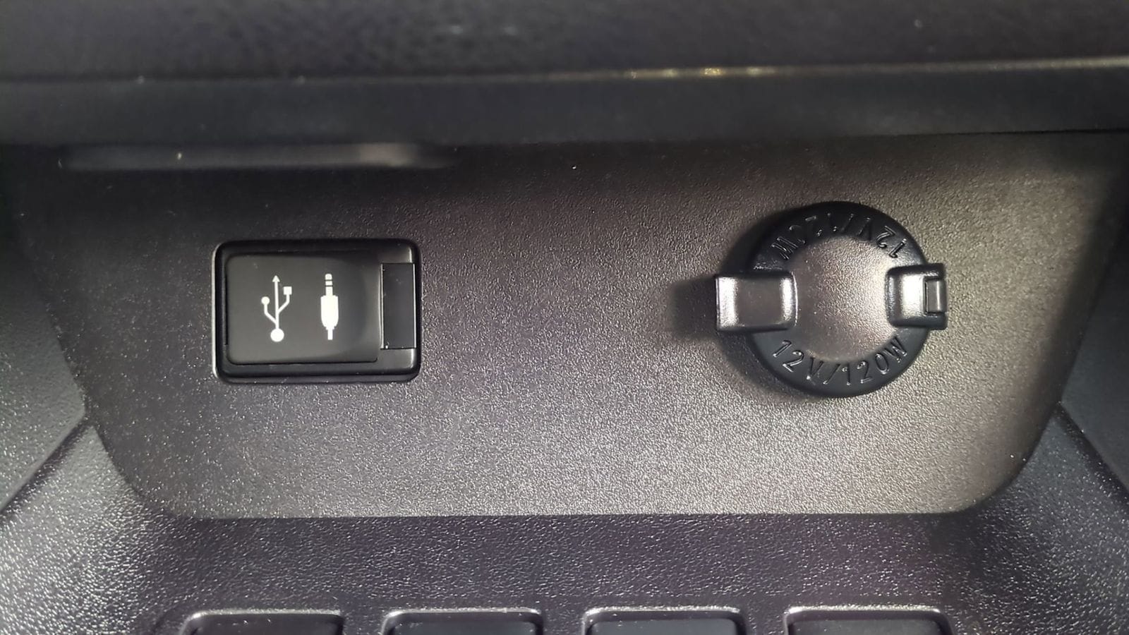 Thumbnail: 2015 Toyota Highlander - 33