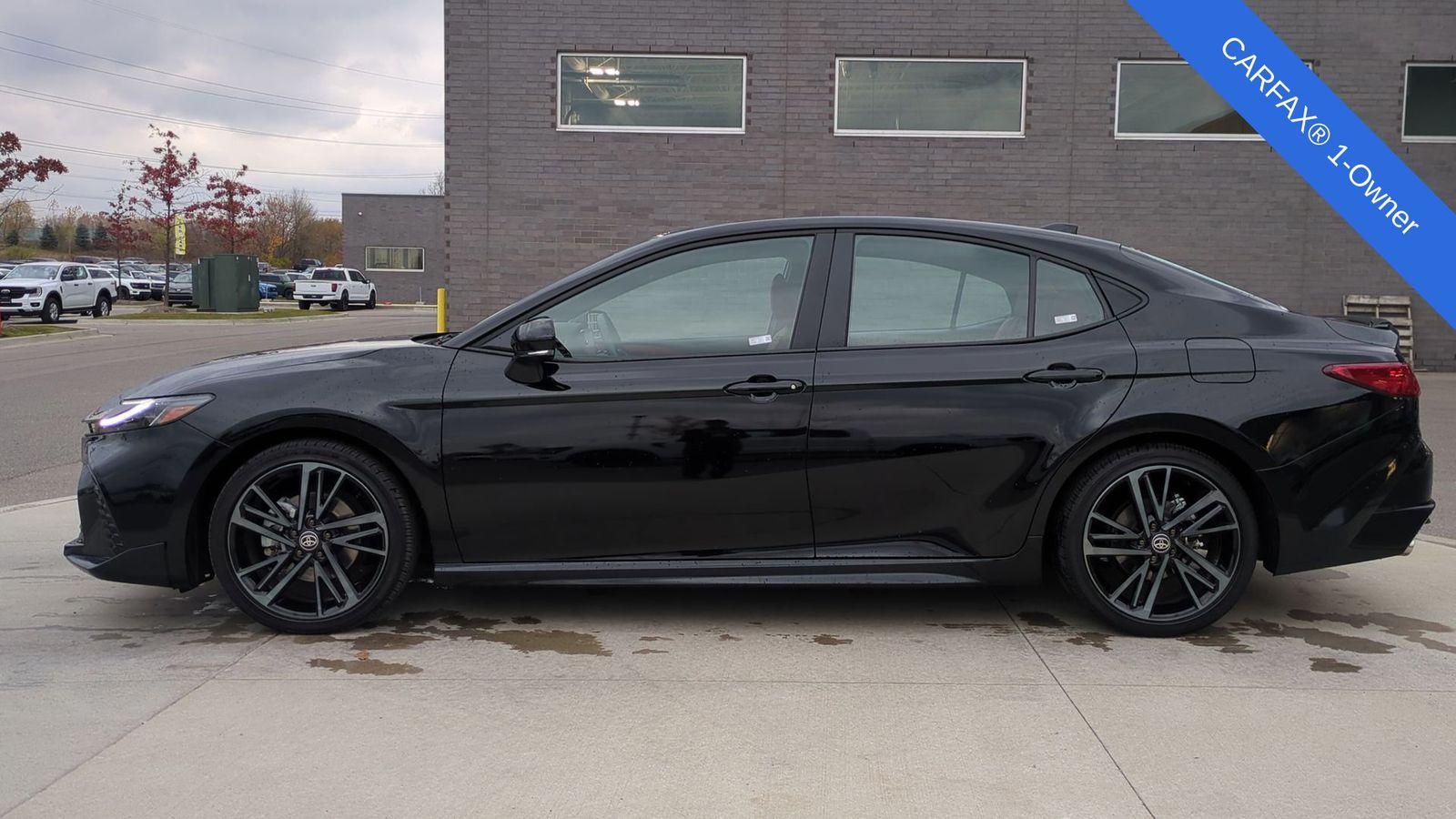 2025 Toyota Camry XSE photo 2