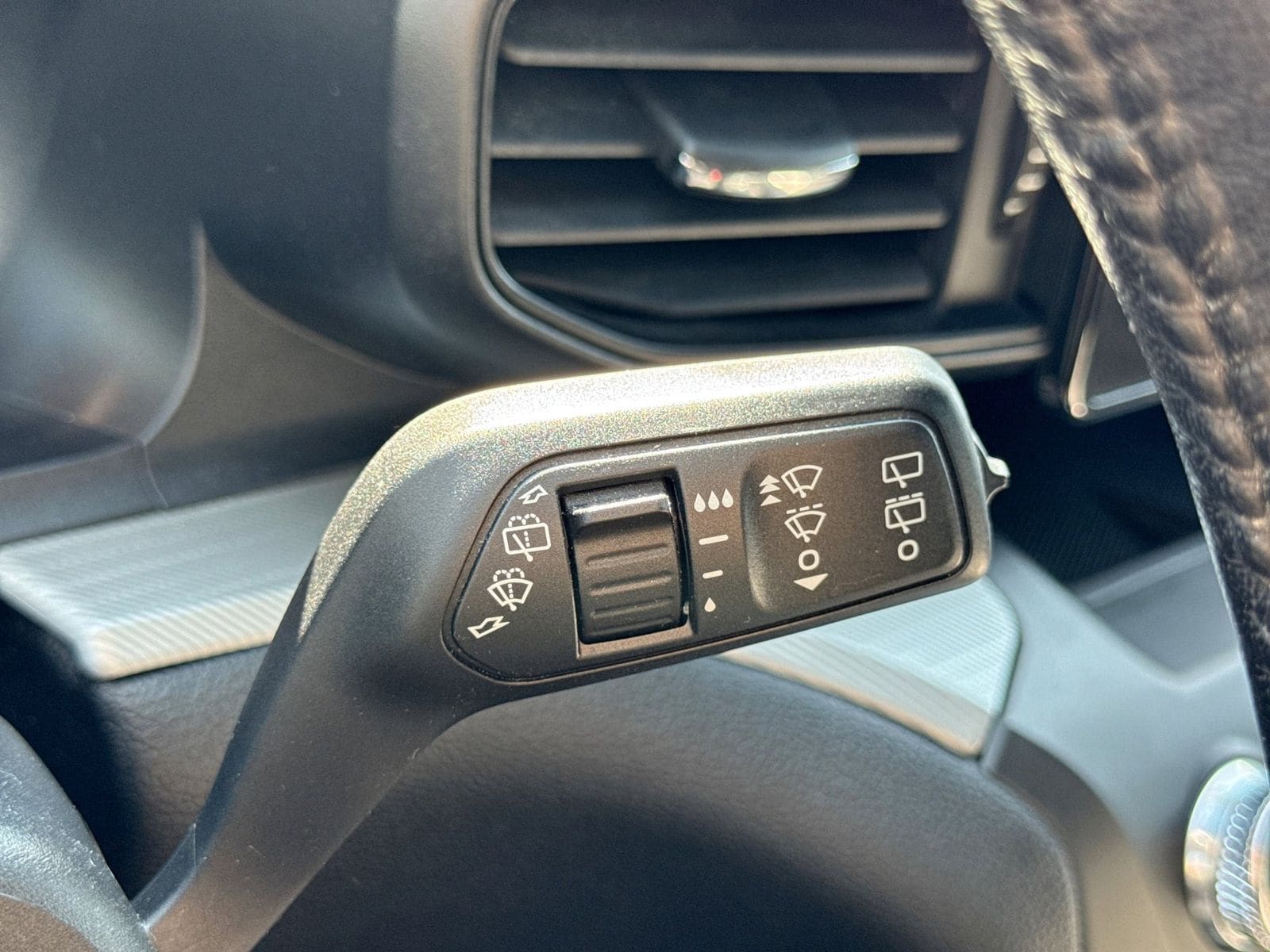 Thumbnail: 2020 Ford Explorer - 28
