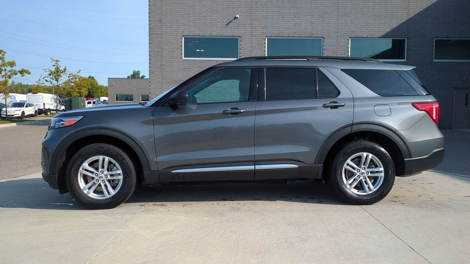 2023 Ford Explorer XLT photo 2
