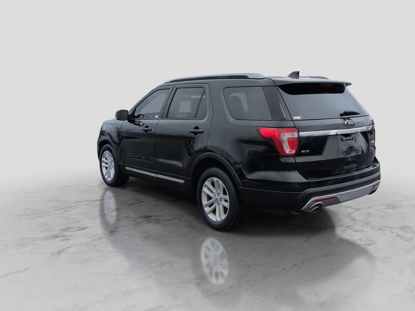 Thumbnail: 2016 Ford Explorer - 4