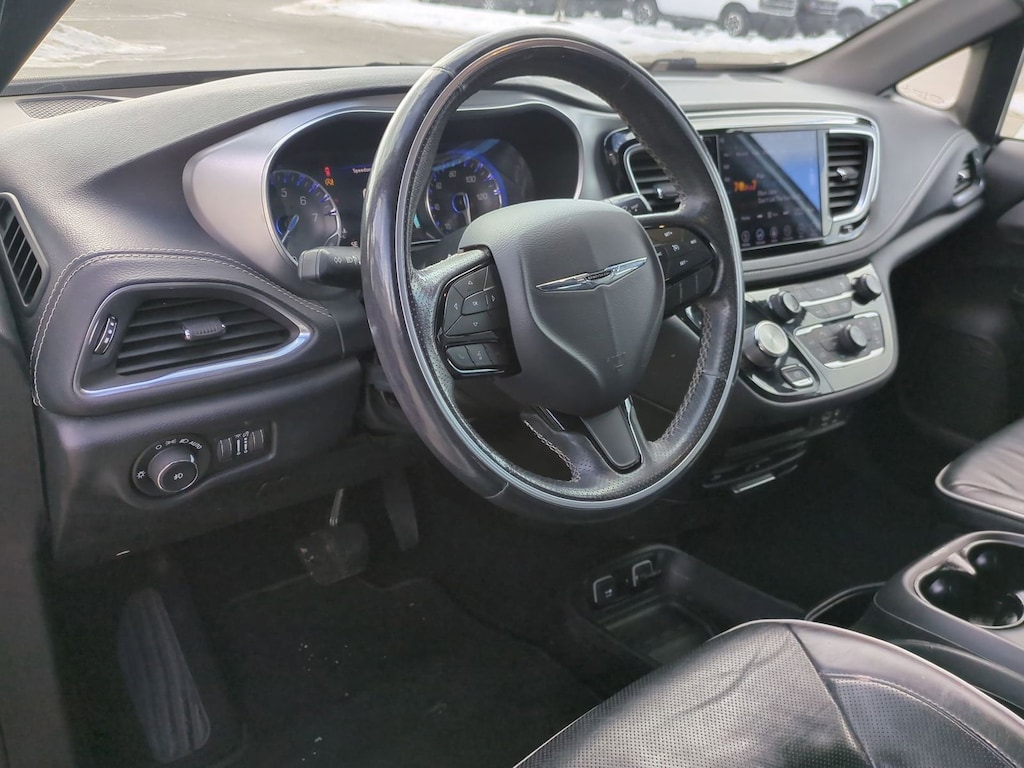 Used 2019 Chrysler Pacifica Limited Minivan/Van