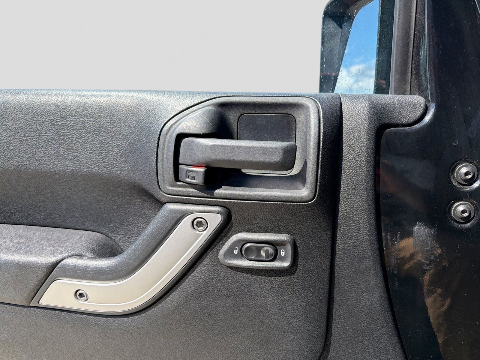 Thumbnail: 2013 Jeep Wrangler - 17