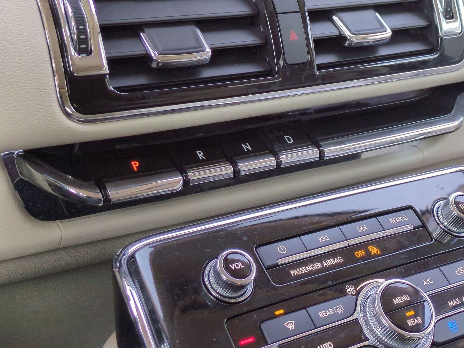 Thumbnail: 2018 Lincoln Navigator L - 40