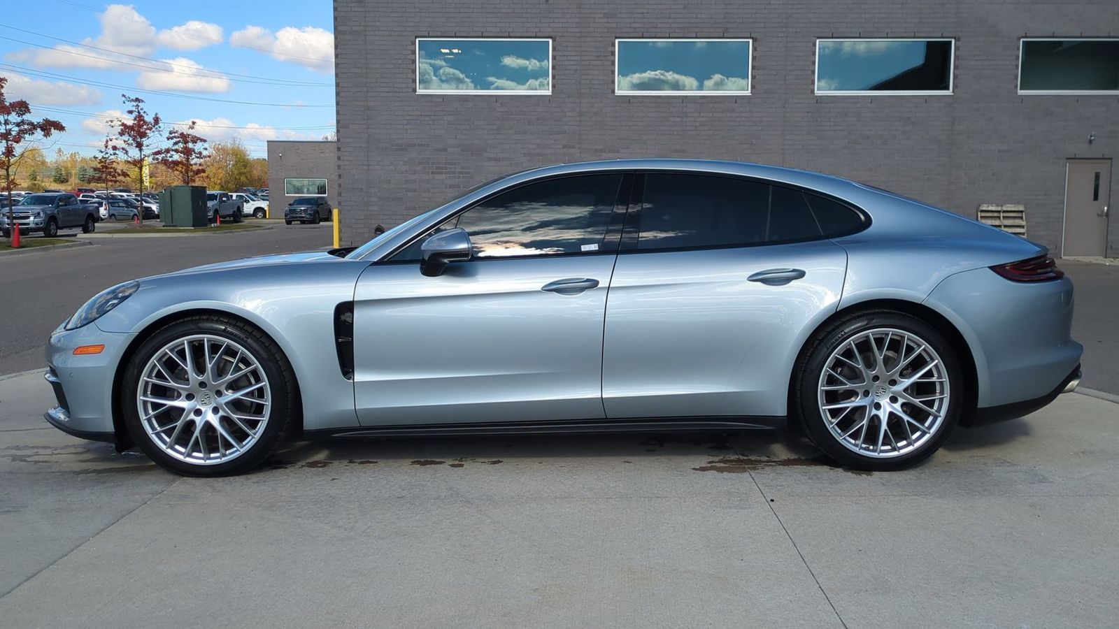 2020 Porsche Panamera 4 photo 2