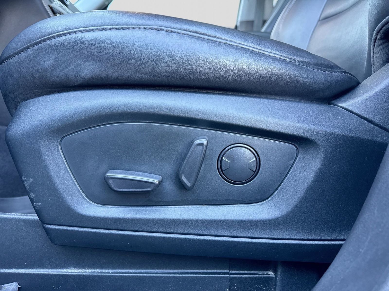 Thumbnail: 2022 Ford Explorer - 3