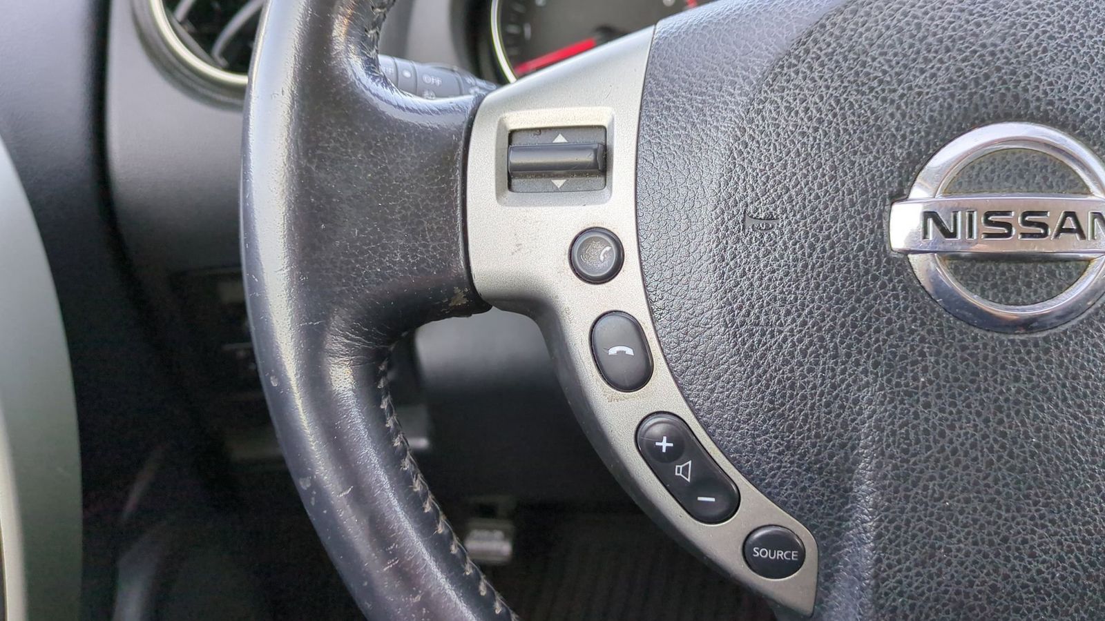 Thumbnail: 2011 Nissan Rogue - 24