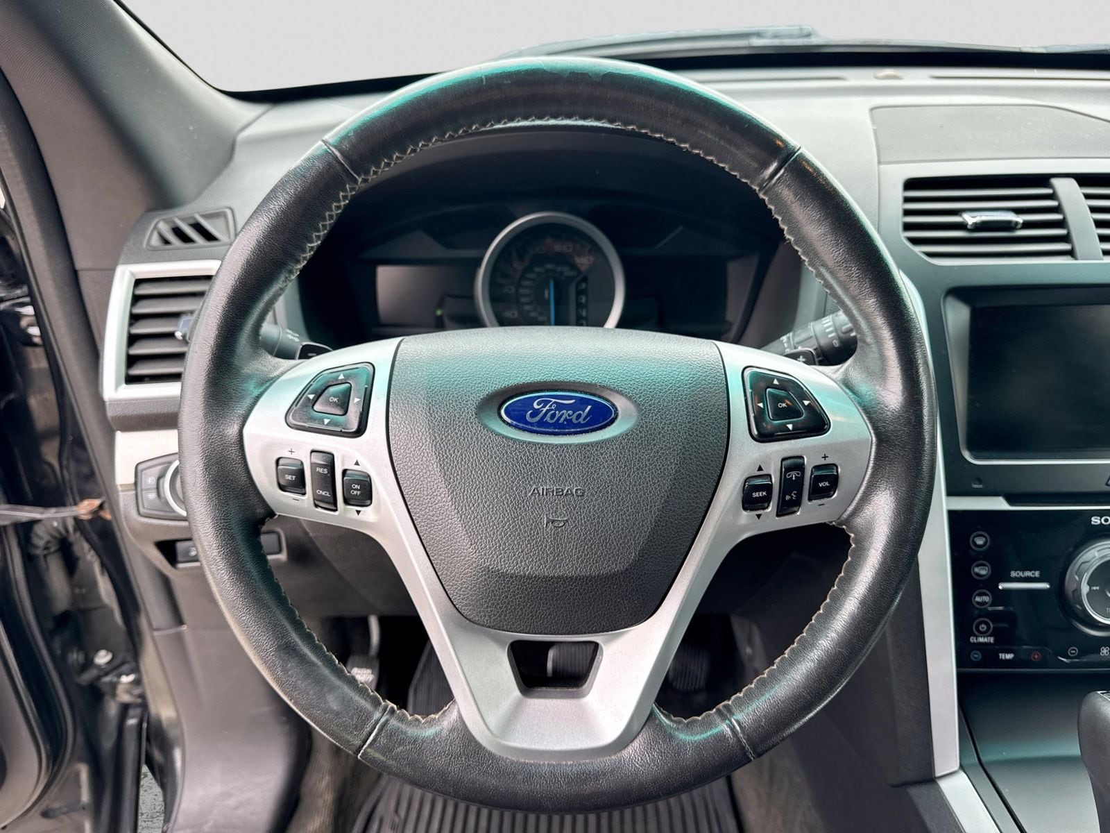 Thumbnail: 2015 Ford Explorer - 29