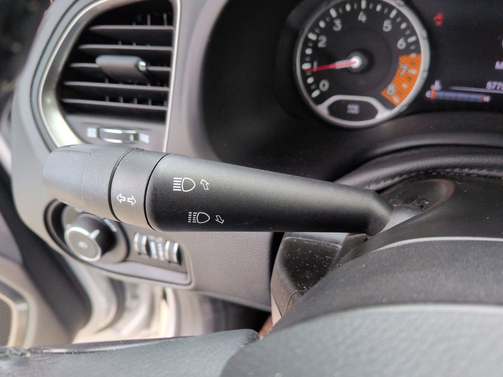 Thumbnail: 2020 Jeep Renegade - 28