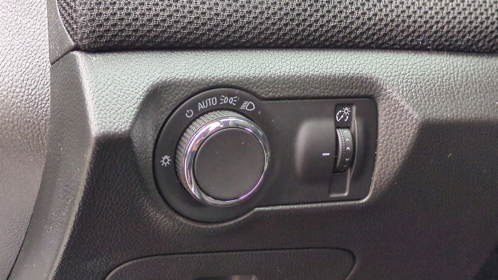 Thumbnail: 2016 Chevrolet Cruze - 17