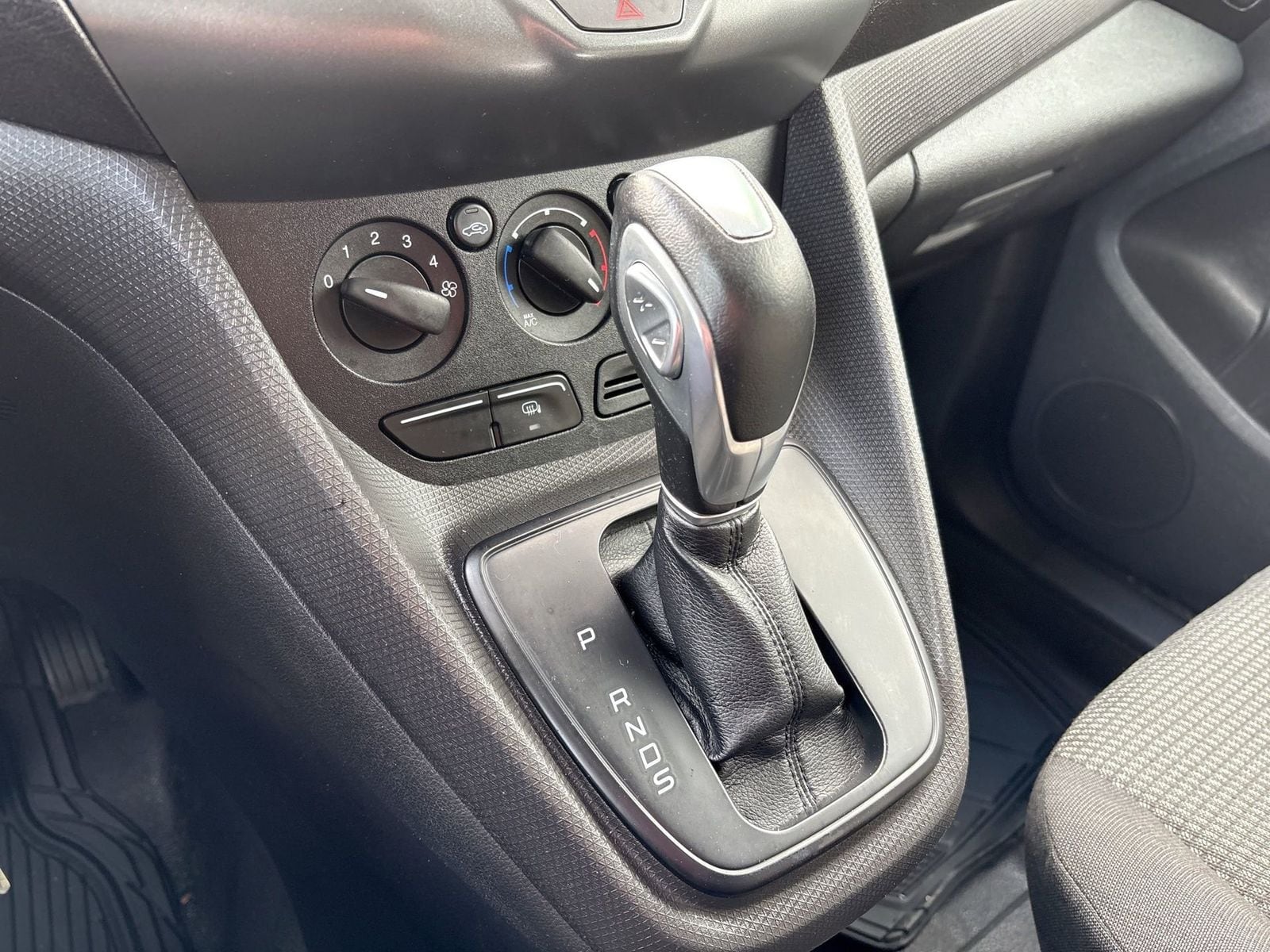 Thumbnail: 2016 Ford Transit Series - 32