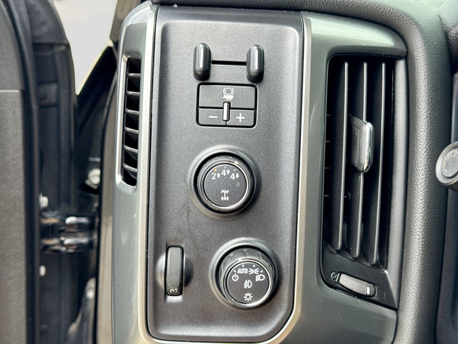 Thumbnail: 2019 Chevrolet Silverado 2500 - 32